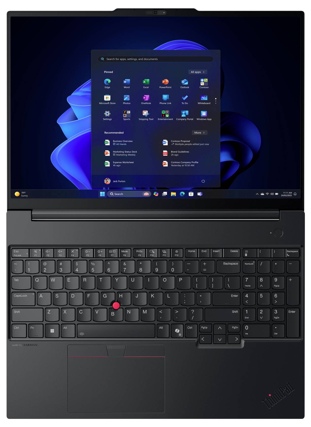 Ein Laptop, der das Windows 11 Startmenü anzeigt. Der Bildschirm zeigt App-Symbole und der Computer ist ein schwarzes Lenovo ThinkPad mit einem roten Trackpoint.