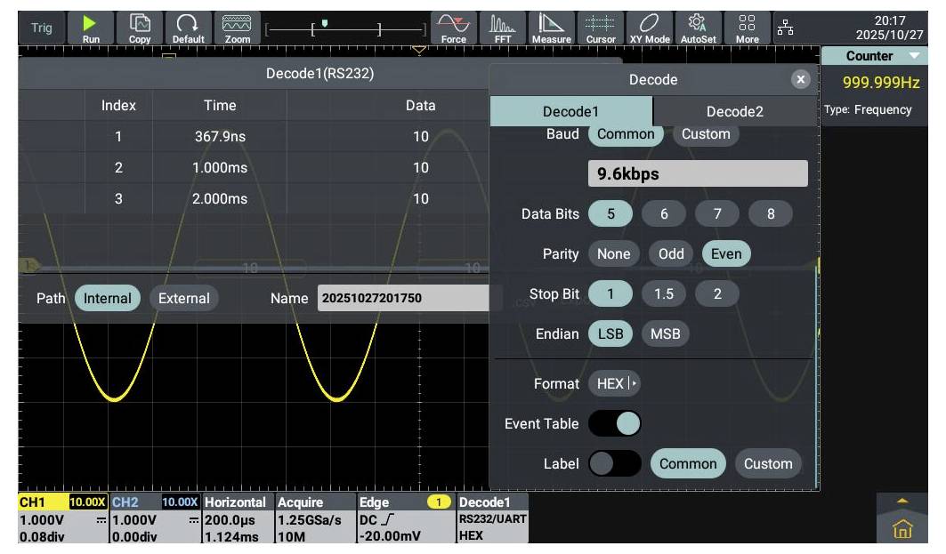 Ein Oszilloskopbildschirm zeigt ein decodiertes RS232-Signal mit einem Diagramm, das zwei Wellenformen mit den Bezeichnungen Internal und External darstellt. Die Daten rechts zeigen eine Baudrate von 9,6 kbps und andere Konfigurationen.