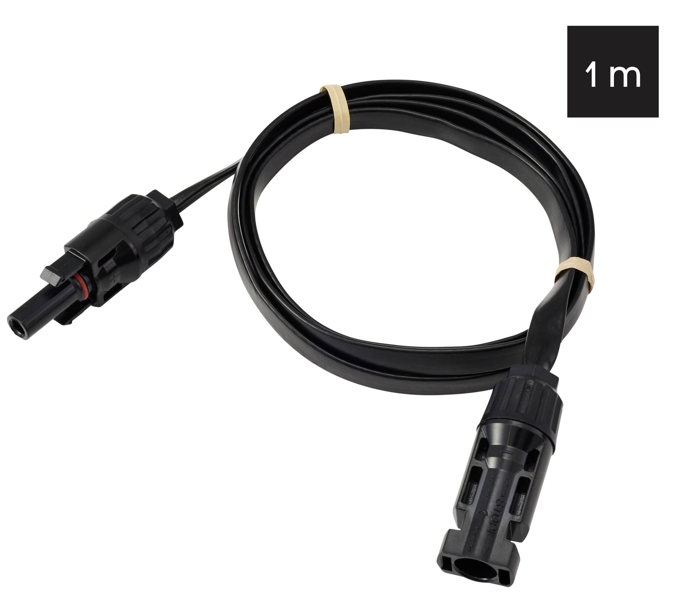 Ein schwarzes 1-Meter-Solar-Verlängerungskabel mit MC4-Steckern an beiden Enden, mit Gummibändern aufgewickelt, verwendet für Solarmodul-Verbindungen.