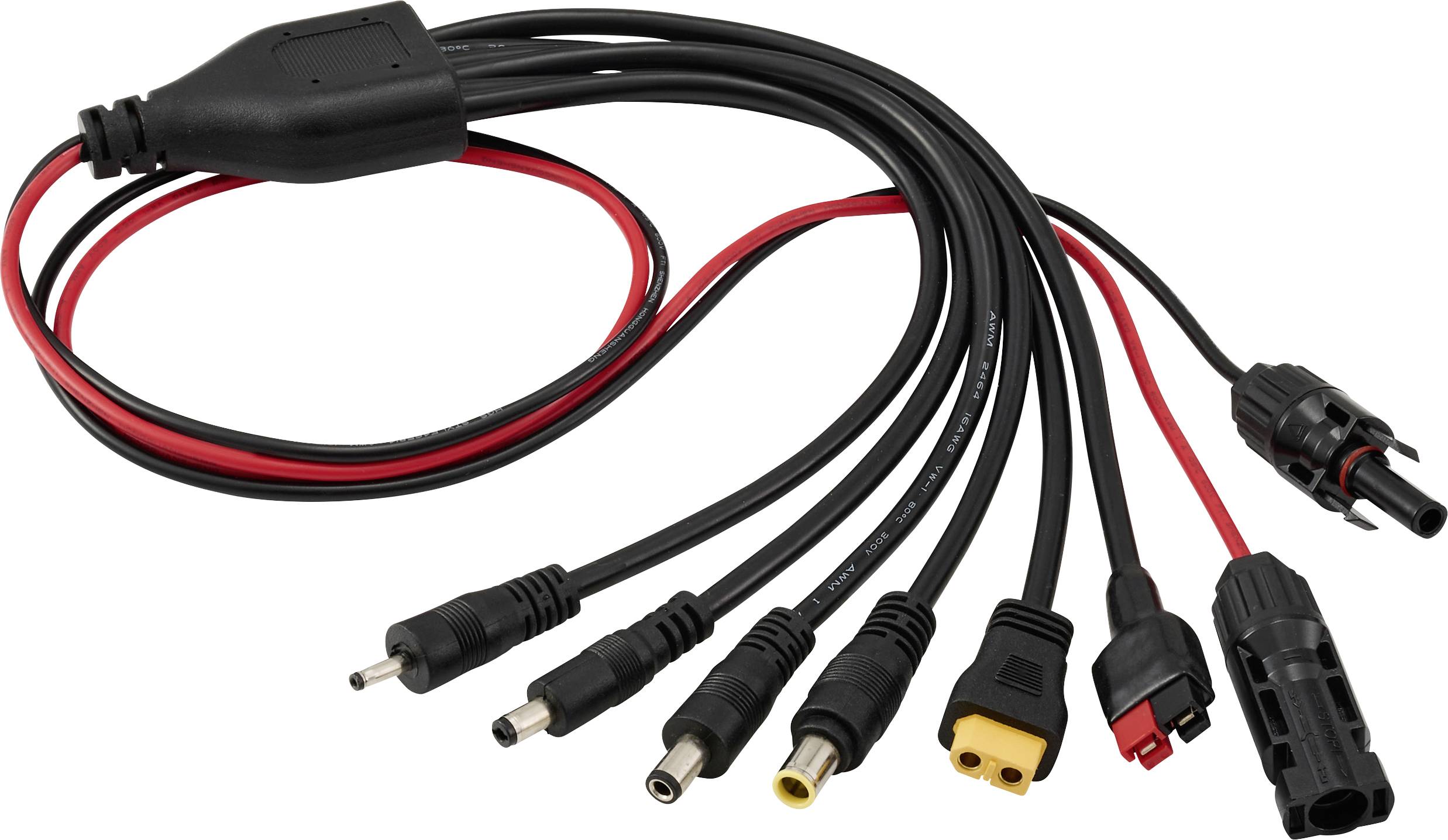 Eine Auswahl von schwarzen und roten Ladekabeln mit verschiedenen Anschlusstypen, einschließlich DC, XT60 und MC4, die auf einem weißen Hintergrund ausgebreitet sind.