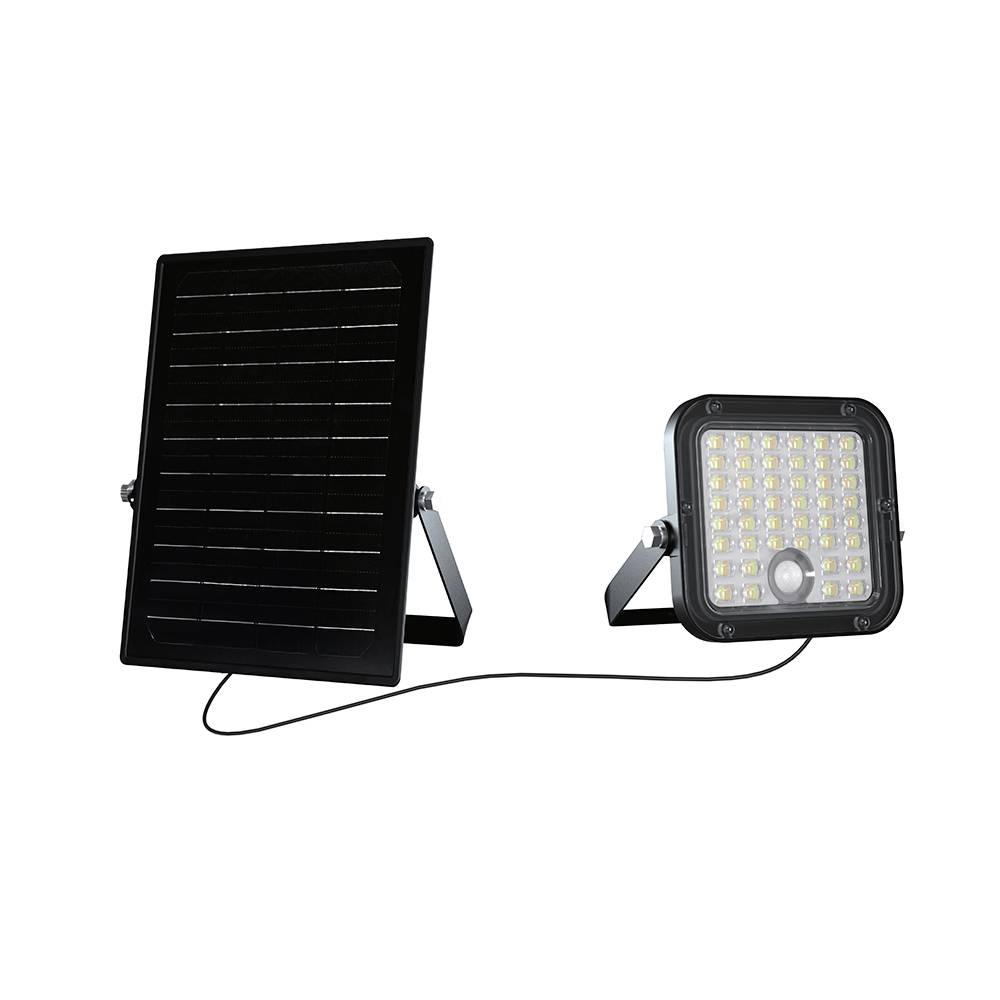 Eine solarbetriebene LED-Flutlichtstrahler mit einem separaten Solarpanel. Der Flutlichtstrahler ist über ein Kabel mit dem Panel verbunden, was auf eine Verwendung im Freien hindeutet.