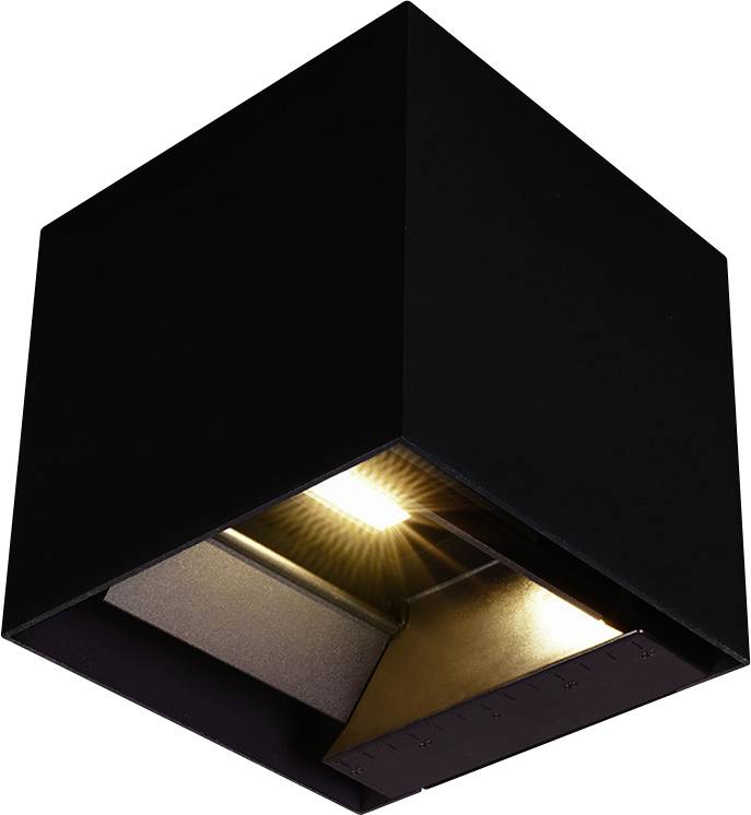 Eine schwarze, würfelförmige Deckenleuchte mit einer einzelnen Glühbirne, die eingeschaltet war und Licht nach unten warf.