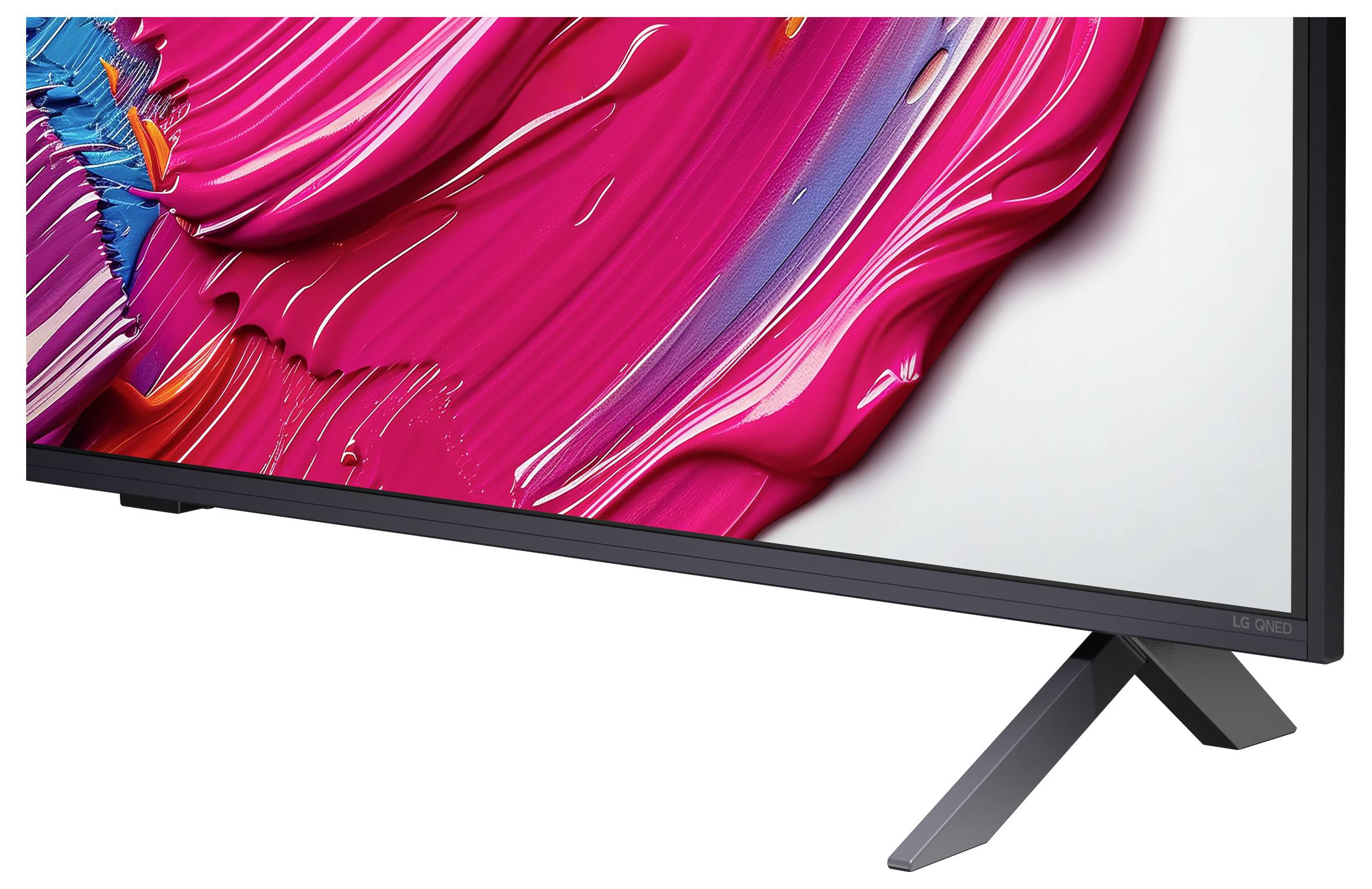Untere Ecke eines Flachbildschirm-Fernsehers mit lebhaften rosa und roten abstrakten Pinselstrich-Kunstwerken auf dem Display, gestützt von einem stilvollen Ständer.