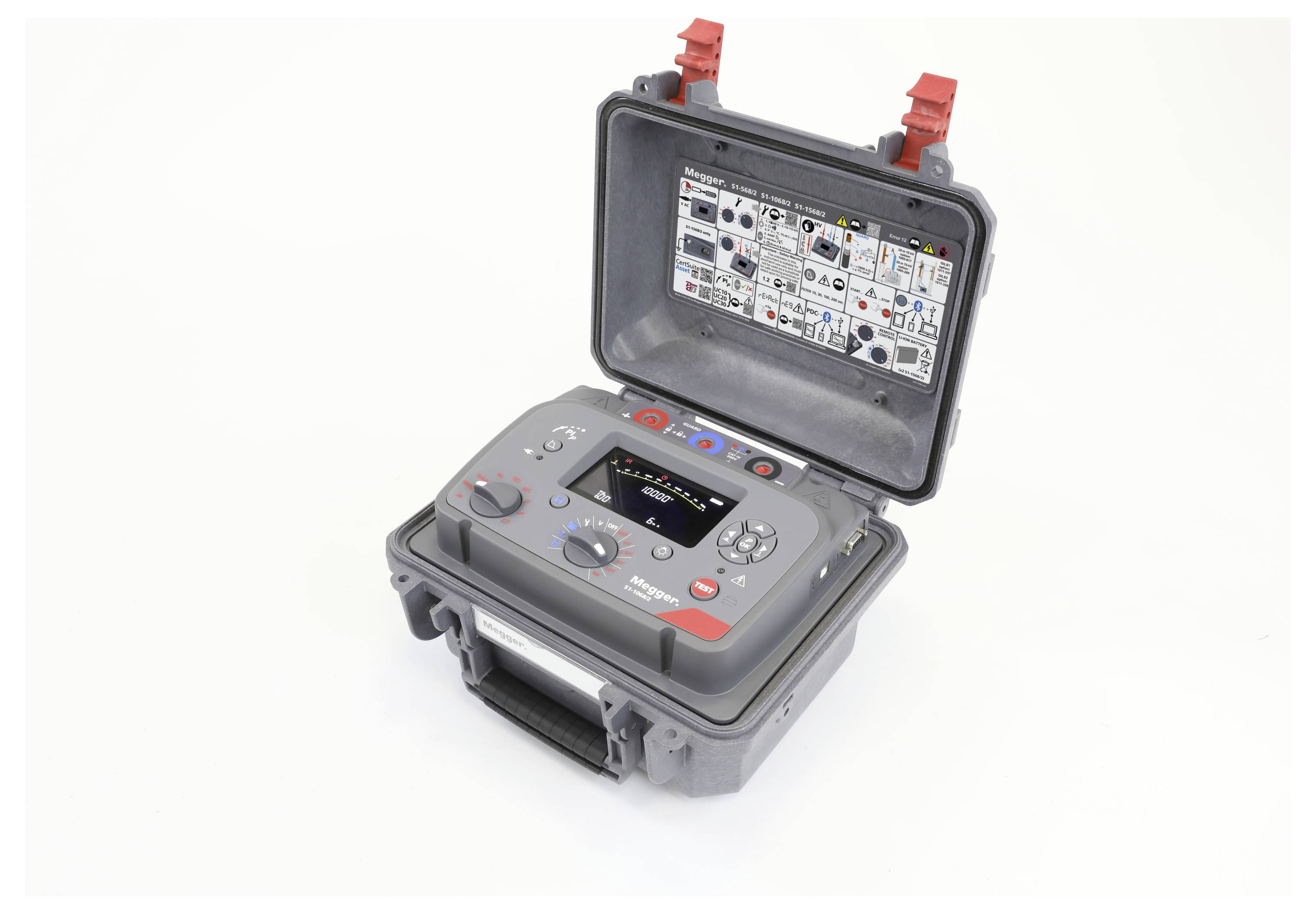 Ein tragbares elektronisches Gerät mit einem Bildschirm, auf dem 'VAP-4K/1' angezeigt wird, und Steuerungstasten, untergebracht in einem offenen grauen wasserdichten Gehäuse.