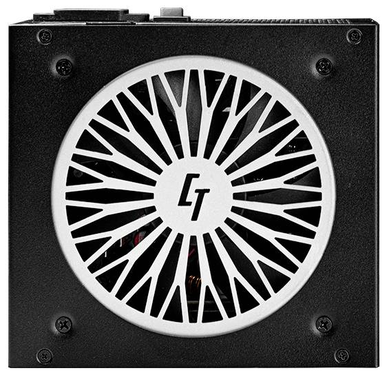 Eine schwarze Computer-Netzteileinheit mit einem weißen Lüftergitter, das ein geometrisches Design und die Buchstaben 'CT' in der Mitte aufweist.