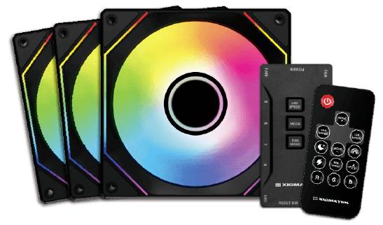 Drei RGB-Computerkühllüfter mit lebhaften Farben, zusammen mit einer Steuereinheit und einer Fernbedienung, die zur Anpassung der Lüftergeschwindigkeit und LED-Einstellungen verwendet werden.