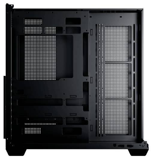 Ein leerer schwarzer Computergehäuse mit sichtbaren Befestigungsschlitzen und perforierten Abschnitten für die Luftzirkulation, von der Seite betrachtet.