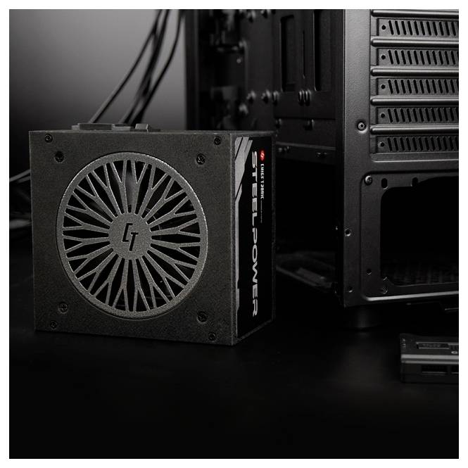 Ein Netzteil mit der Aufschrift 