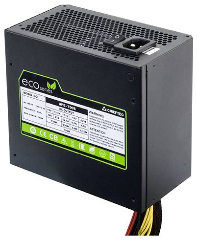 Chieftec ECO Serie GPE-700S Netzteil mit detaillierter Beschriftung an der Seite für Spezifikationen und Sicherheitswarnungen.