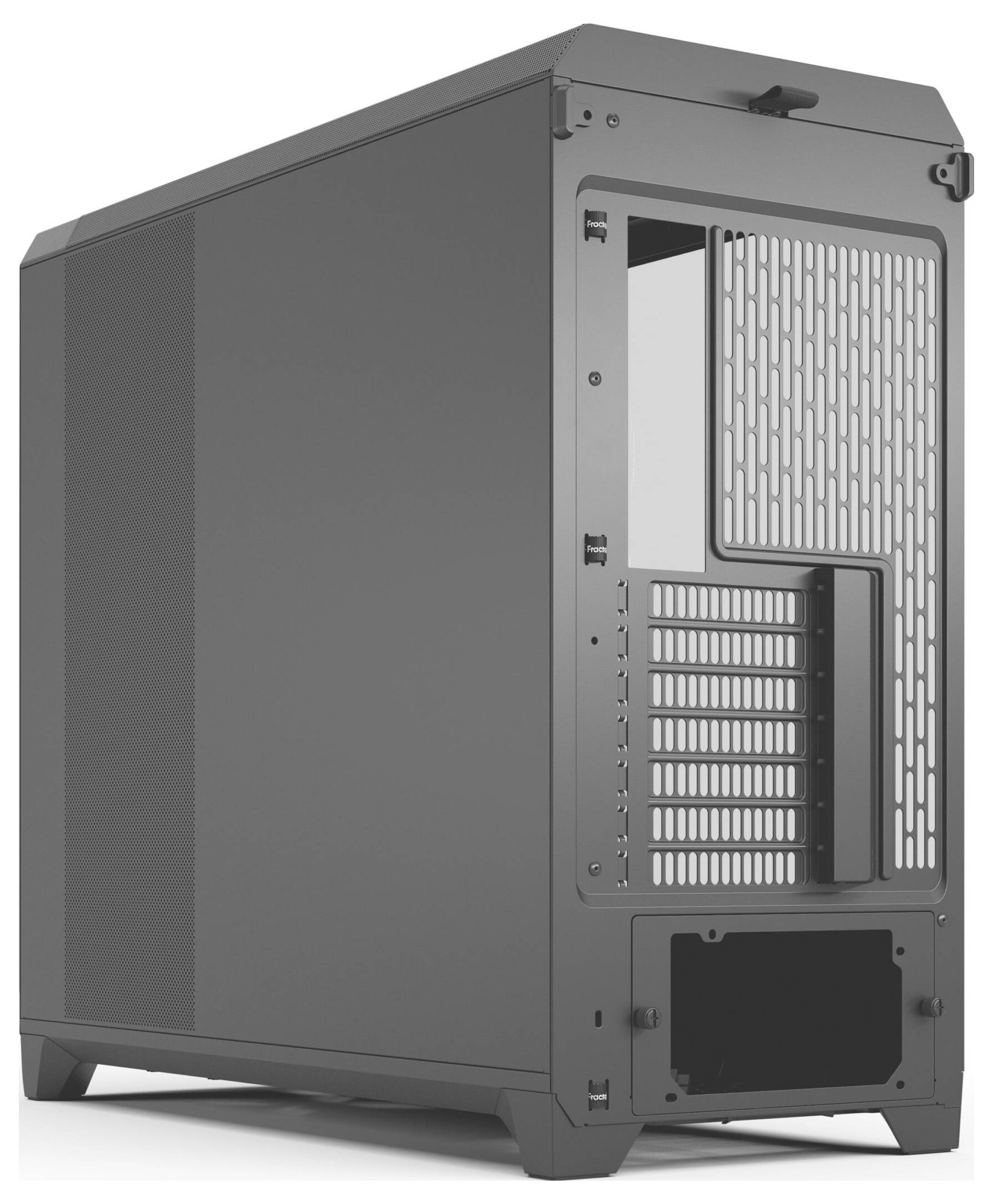 Ein schwarzes, leeres Computergehäuse mit geöffneter Rückseite, das Erweiterungssteckplätze und Belüftungsöffnungen zur Kühlung zeigt. Keine Hardware oder Komponenten installiert.