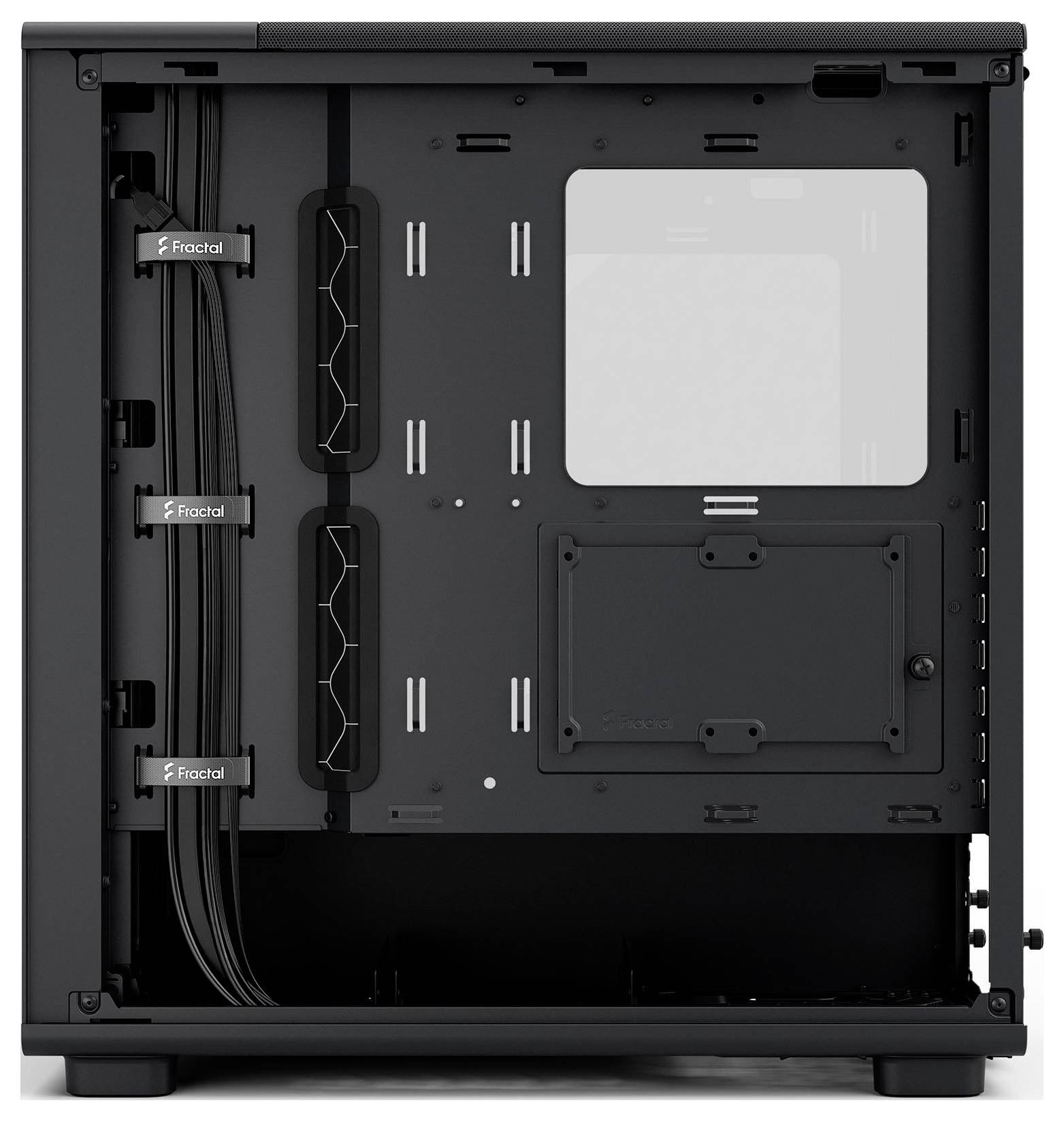 Ein schwarzes Computergehäuse mit transparentem Seitenfenster, das die internen Bereiche für Hardwarekomponenten zeigt. Kabel sind ordentlich und übersichtlich verlegt.