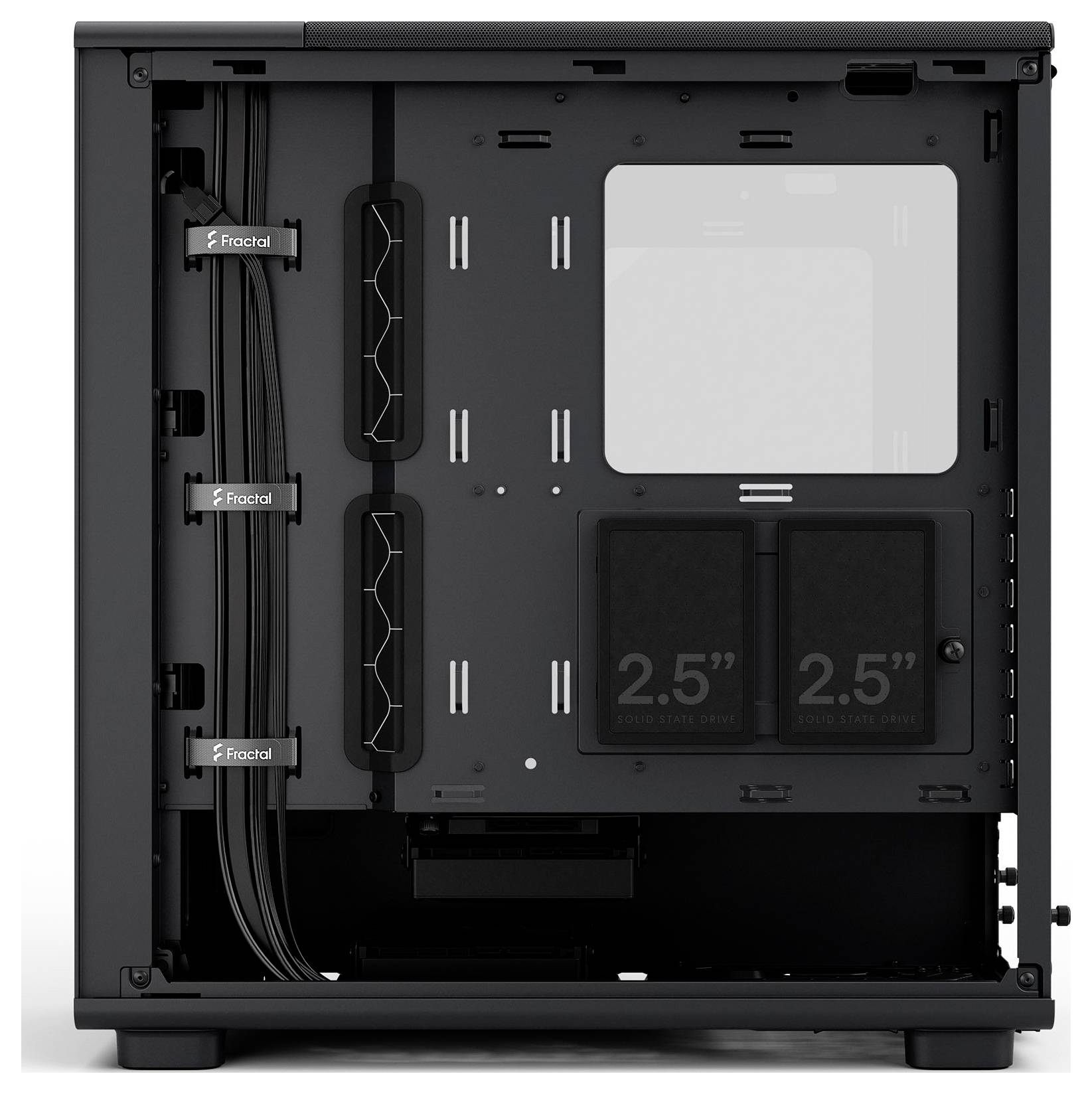 Ein offener Computergehäuse mit Kabelmanagement-Abschnitten, einem transparenten Seitenpanel und zwei Laufwerkschächten, die mit '2,5''' beschriftet sind.