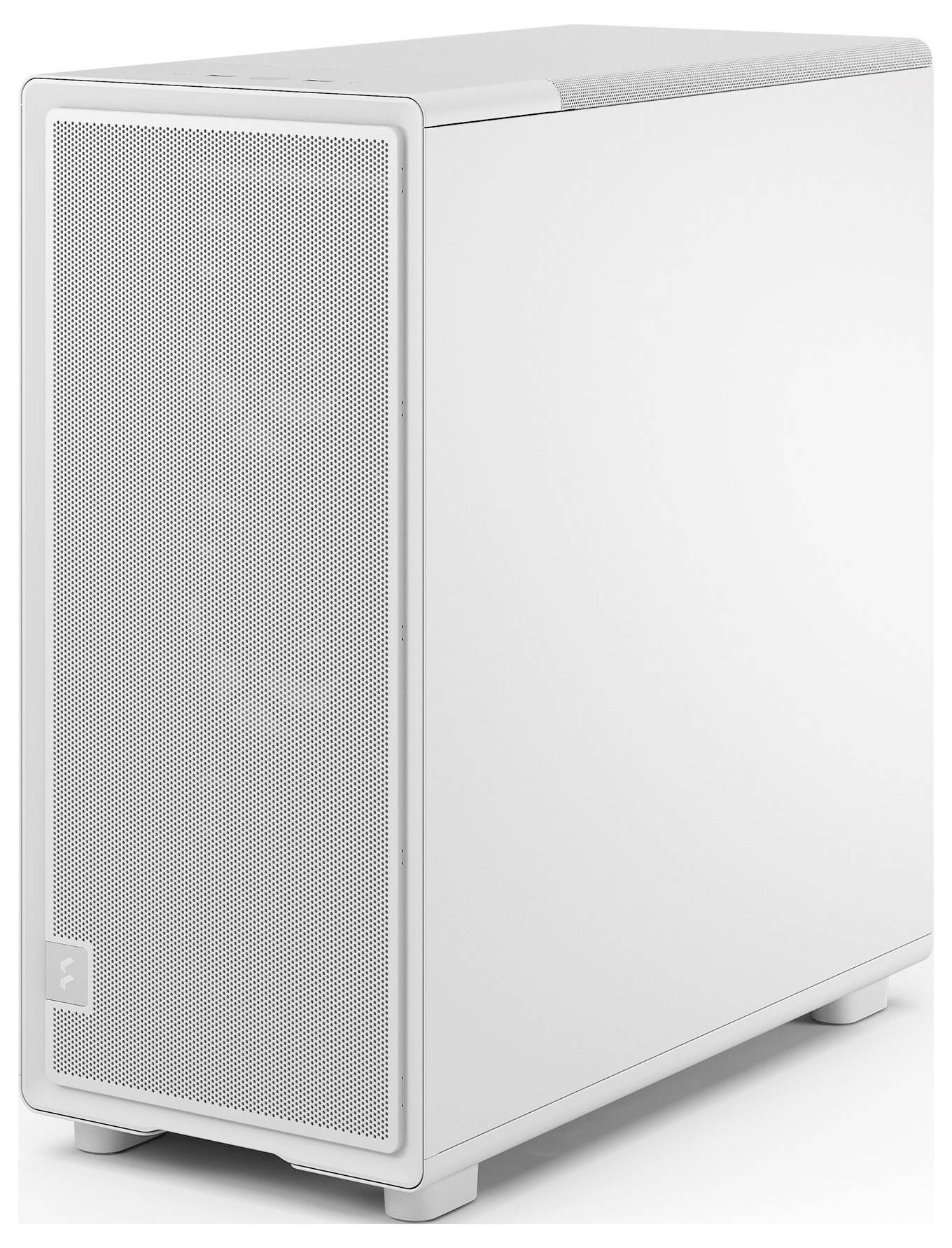 Ein schlanker weißer Computertower mit einem Mesh-Frontpanel, das für Belüftung konzipiert ist, steht auf einer weißen Oberfläche.