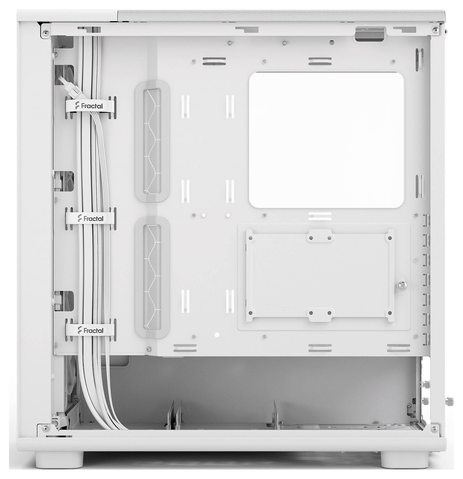 Das Innere eines weißen Computergehäuses wird gezeigt, mit Kabelmanagement-Funktionen und Halterungen mit der Aufschrift „Fractal
