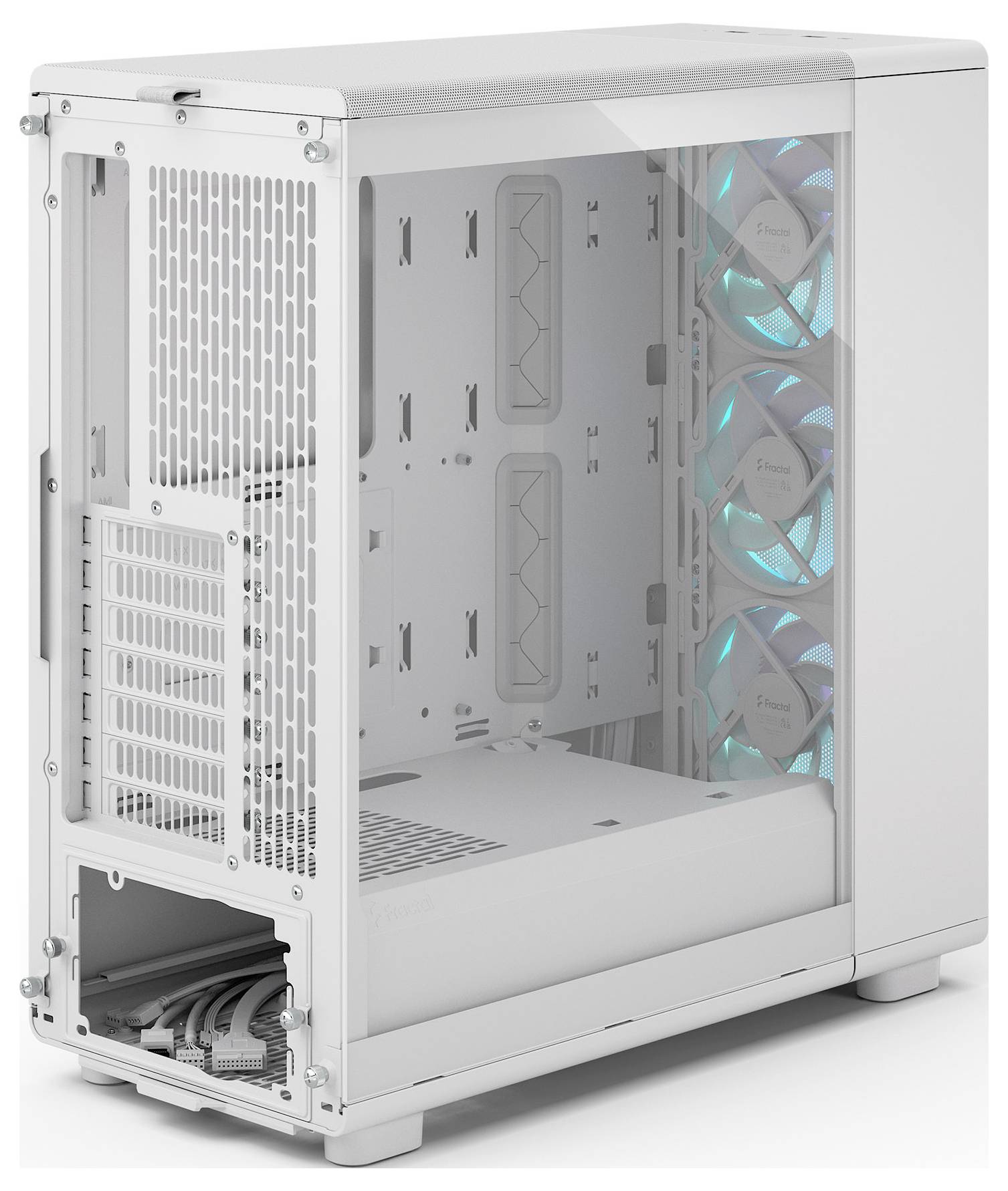 Ein weißes Computer-Gehäuse mit transparentem Seitenpanel, das das Innere mit drei LED-beleuchteten Kühlventilatoren an der Frontseite präsentiert.