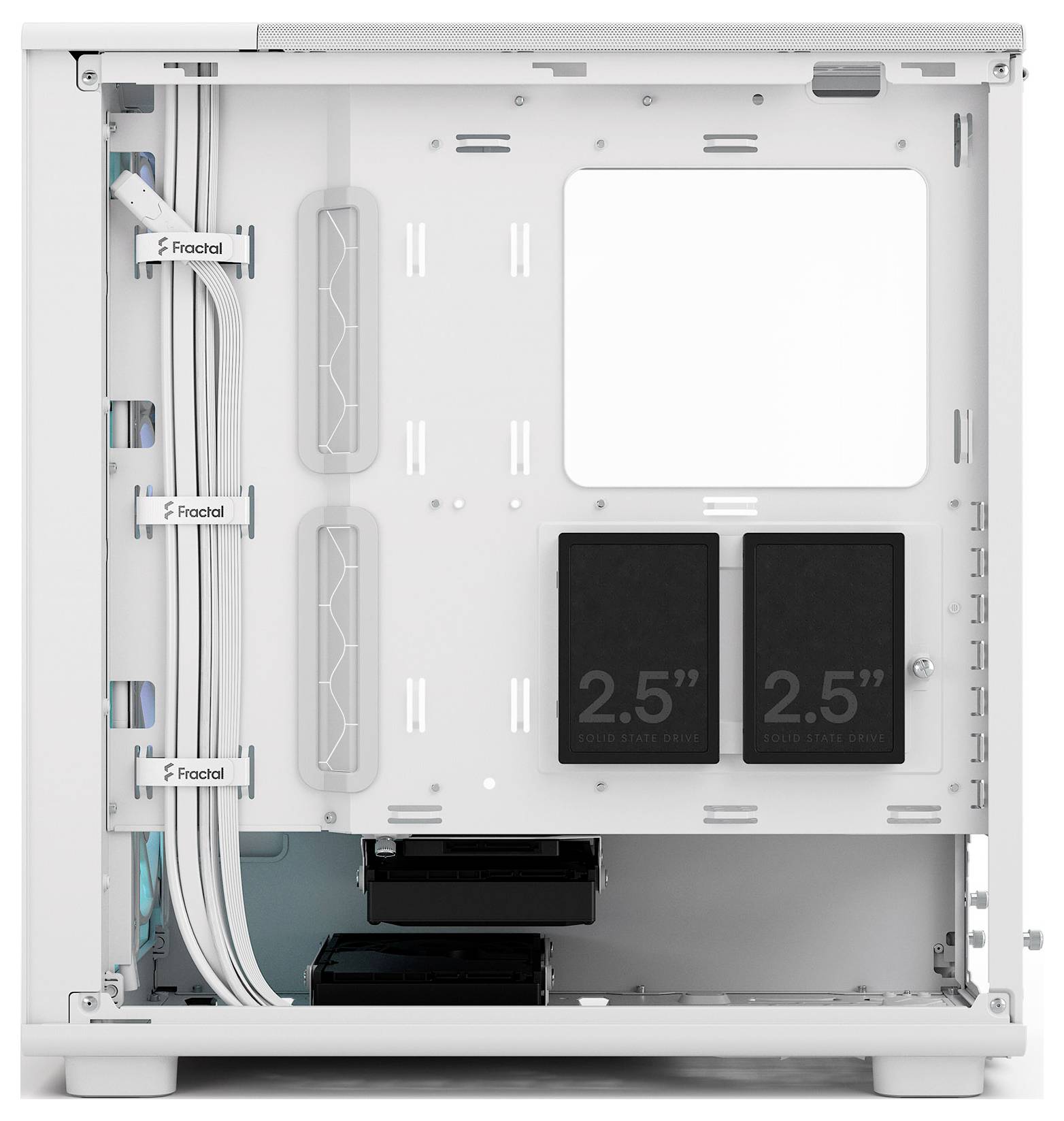 Innenansicht eines weißen Computergehäuses mit Kabelmanagement-Funktionen, zwei montierten 2,5-Zoll-Laufwerkschächten und Platz für interne Komponenten.