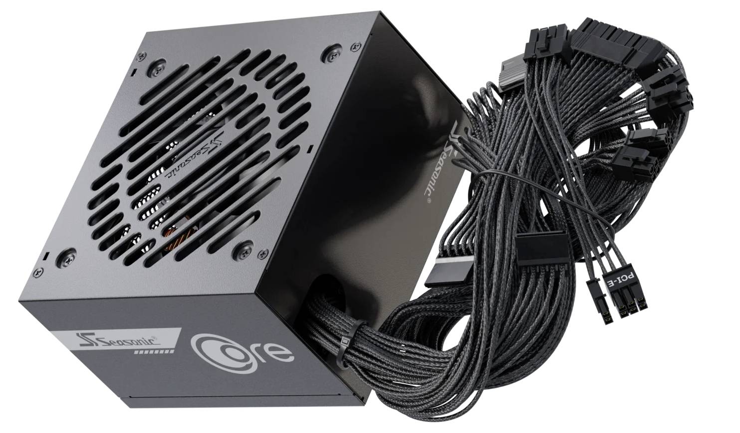 Netzteil 'Seasonic Core' mit mehreren schwarzen Kabeln angeschlossen, das ein robustes Design und Konnektivitätsoptionen für Computeraufbauten zeigt.