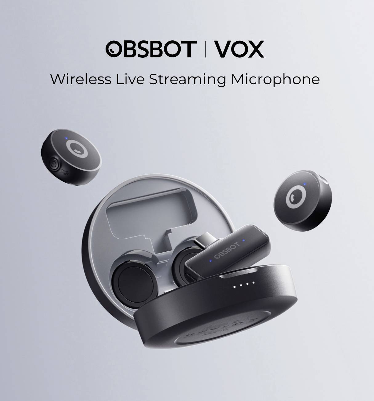 OBSBOT VOX Drahtloses Live-Streaming-Mikrofon, mit elegantem, schwarzem Design, präsentiert in einer offenen Ladehülle, wobei alle Komponenten sichtbar sind.