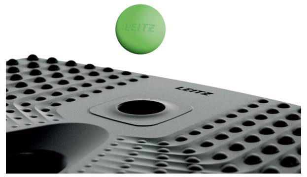 Ergonomisches Mauspad der Marke Leitz mit strukturierter Oberfläche und Gelhandgelenkauflage. Grünes Leitz-Logo im Hintergrund.