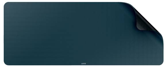 Ein dunkles petrolblaues rechteckiges Schreibtischunterlage mit leicht umgerollter Ecke, die eine schwarze Unterseite zeigt, am unteren Mittelpunkt mit der Marke 'Leitz' versehen.