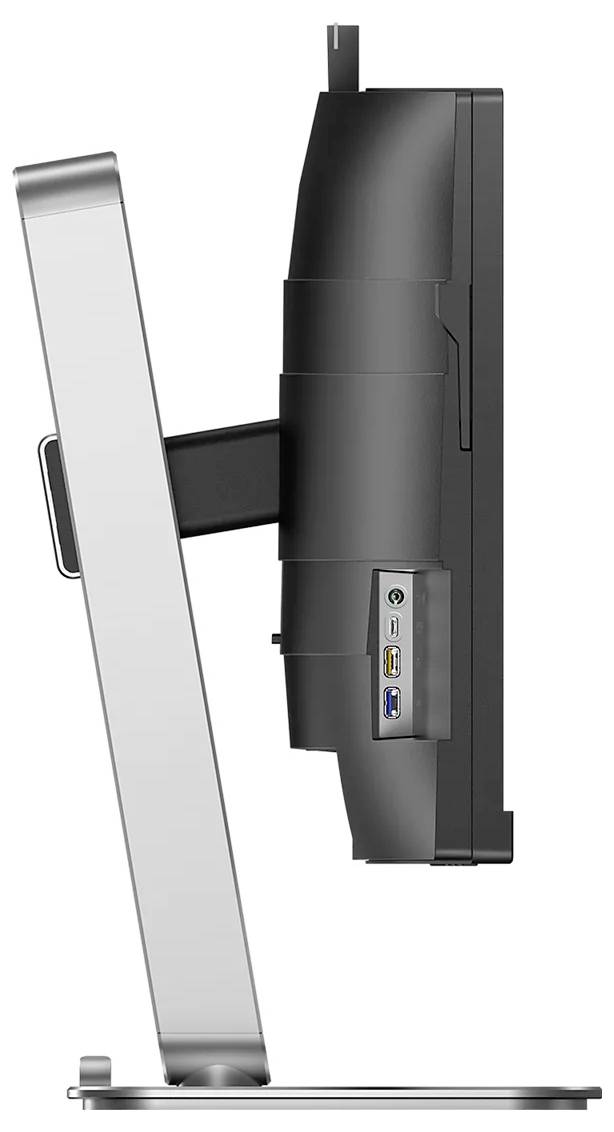 Eine Seitenansicht eines Computermonitors auf einem silbernen Ständer, die Anschlüsse auf der Rückseite zeigt, darunter HDMI, USB und Audio.