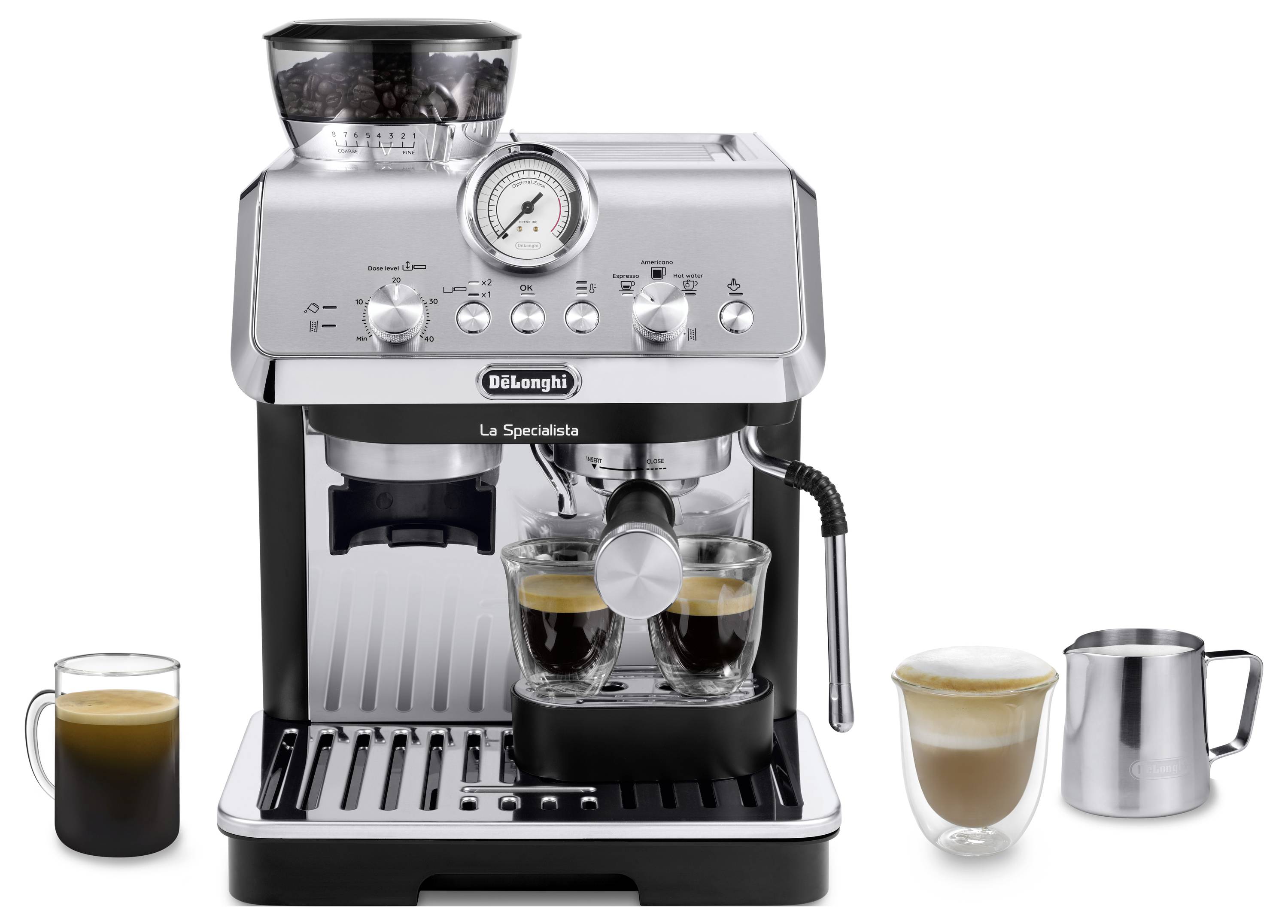 Espressomaschine mit Kaffeemühle und Dampfdüse, die zwei Espressotassen zubereitet, umgeben von einer Kaffeetasse, einem Latte und einem Milchaufschäumer.