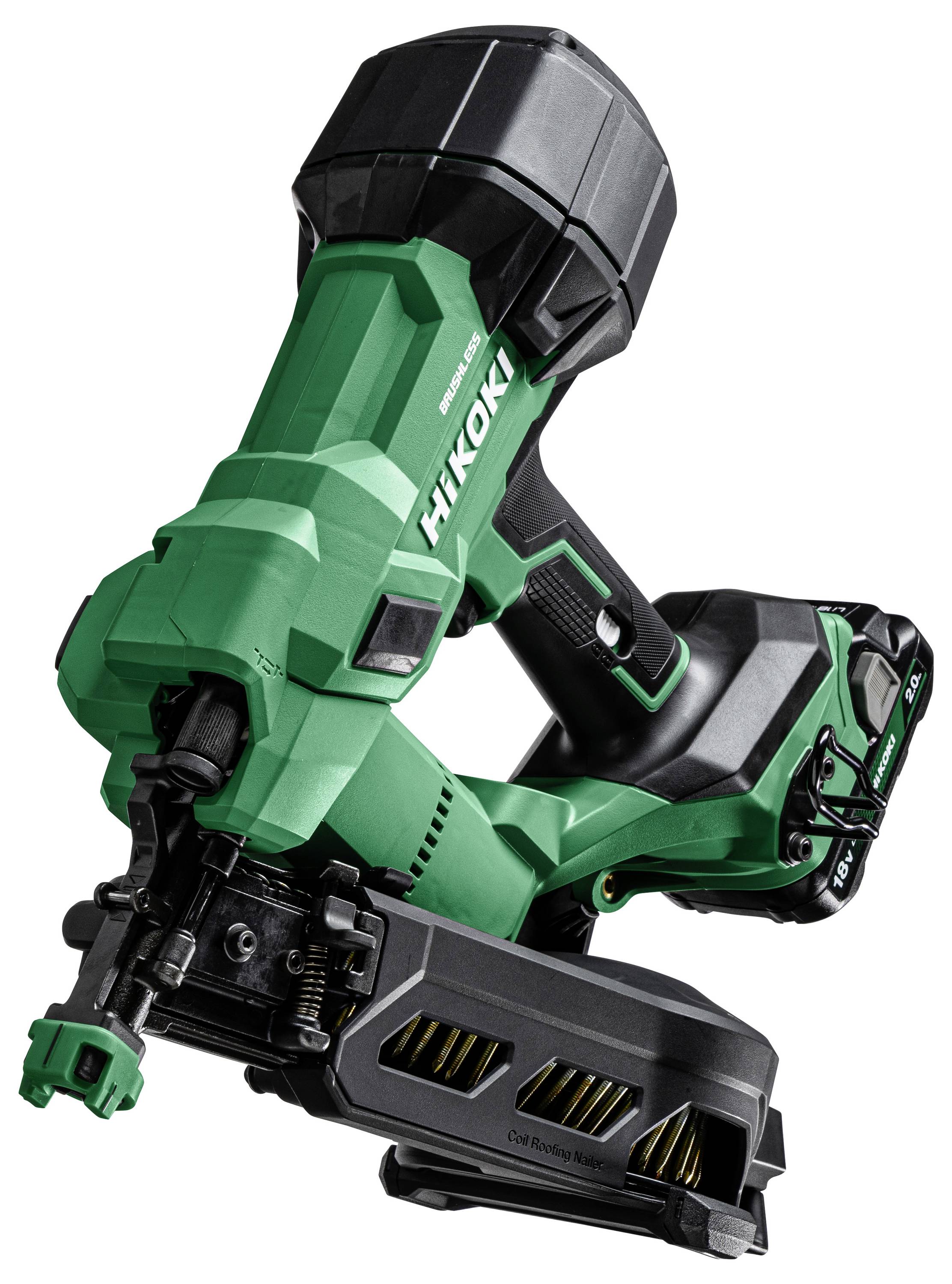 Ein grüner Leistungsnagler mit der Aufschrift 'HiKOKI', der ein modernes, ergonomisches Design mit Griff, Abzug und Patronenbereich für Nägel zeigt.