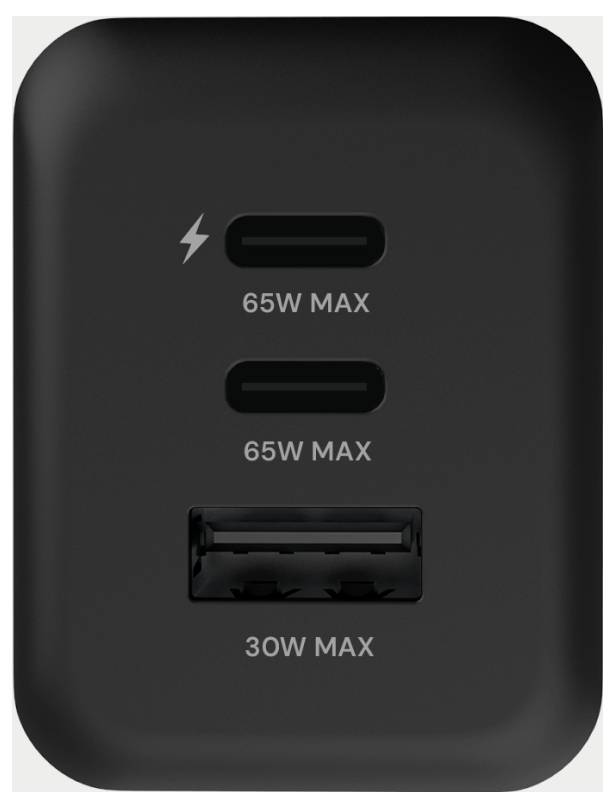 Ein schwarzer Ladegerät-Adapter mit zwei USB-C-Anschlüssen, gekennzeichnet mit 