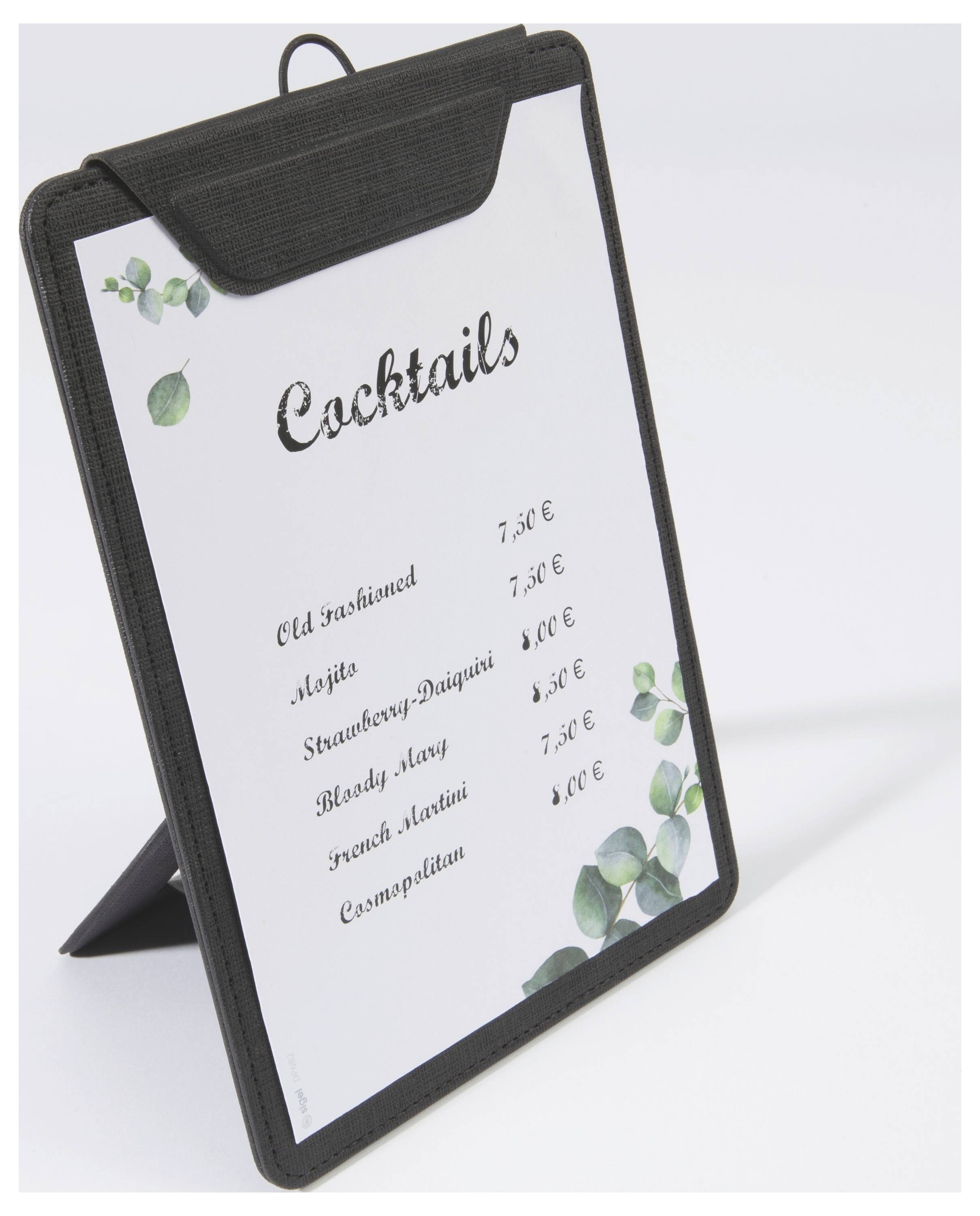 Ein schwarzer Tischmenü-Halter, auf dem eine "Cocktails"-Liste mit Getränkenamen und Europreisen angezeigt wird, dekoriert mit kleinen grünen Blättern.
