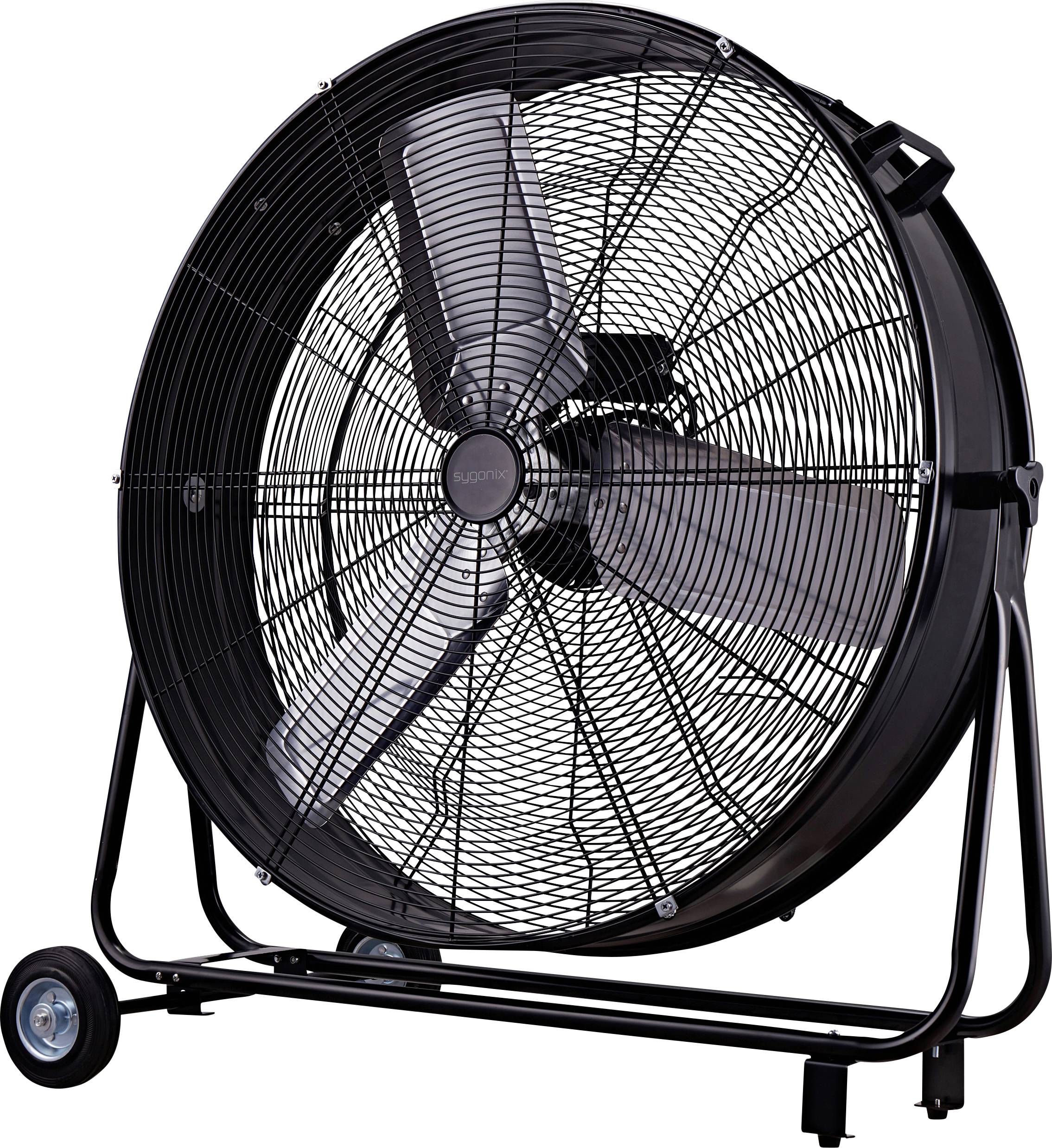 Ein großer industrieller Standventilator mit einem Metallrahmen und robusten Rädern, geeignet zum Kühlen großer Räume oder zur Belüftung von Bereichen.