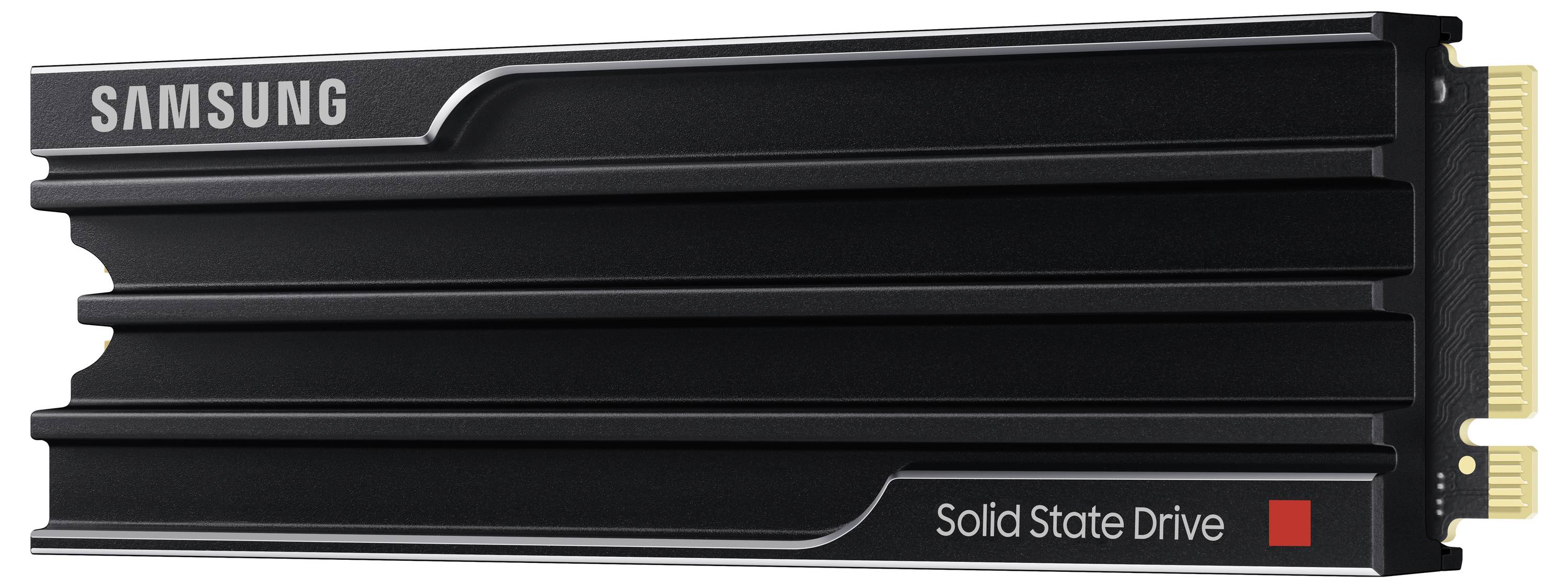 Samsung Solid State Drive mit einem schlichten, schwarzen rechteckigen Design und goldenen Anschluss-Kontakten auf der rechten Seite.