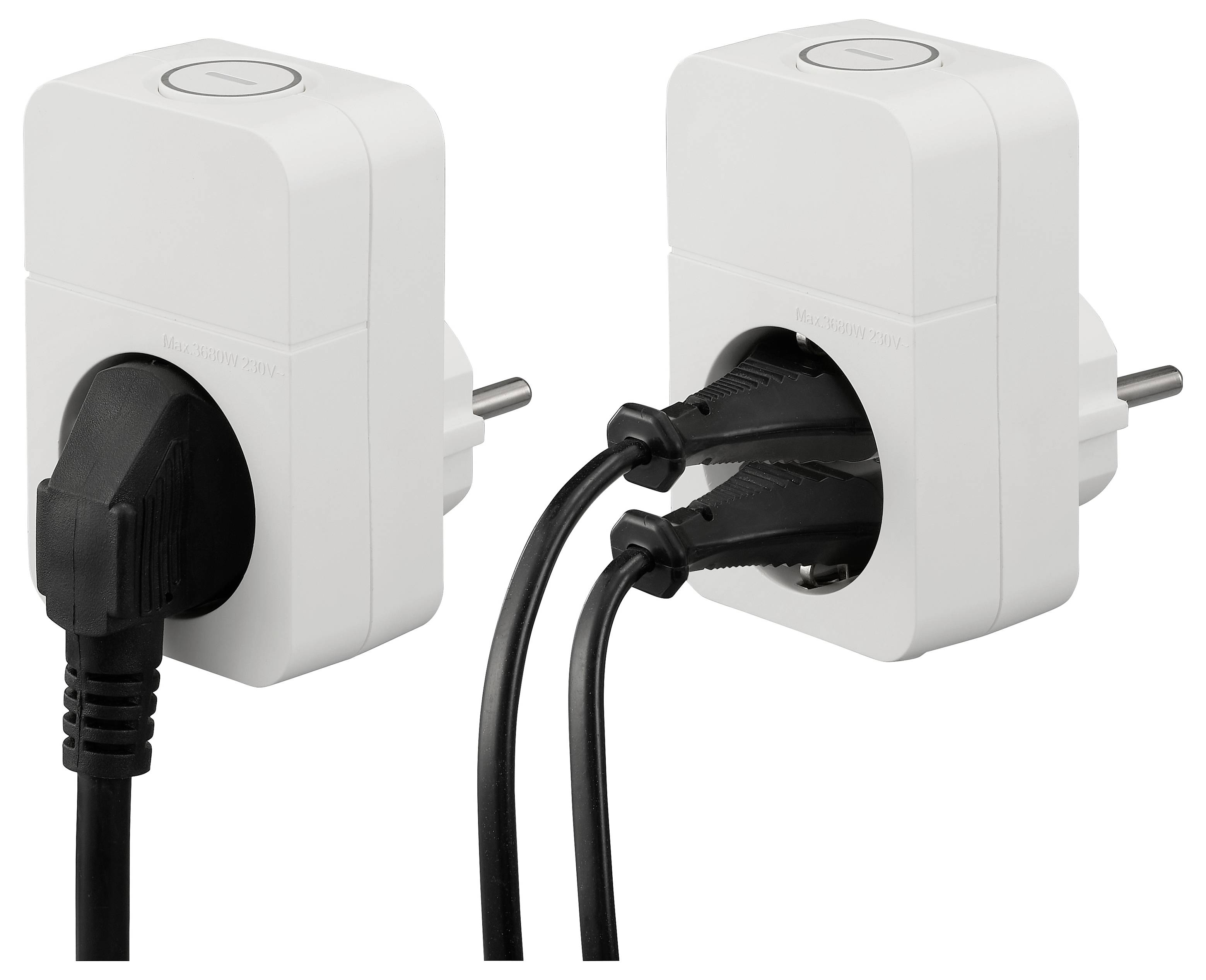 Zwei weiße Steckeradapter: einer mit einem einzelnen schwarzen Stecker eingesteckt, der andere mit zwei schwarzen Steckern verbunden, auf weißem Hintergrund dargestellt.
