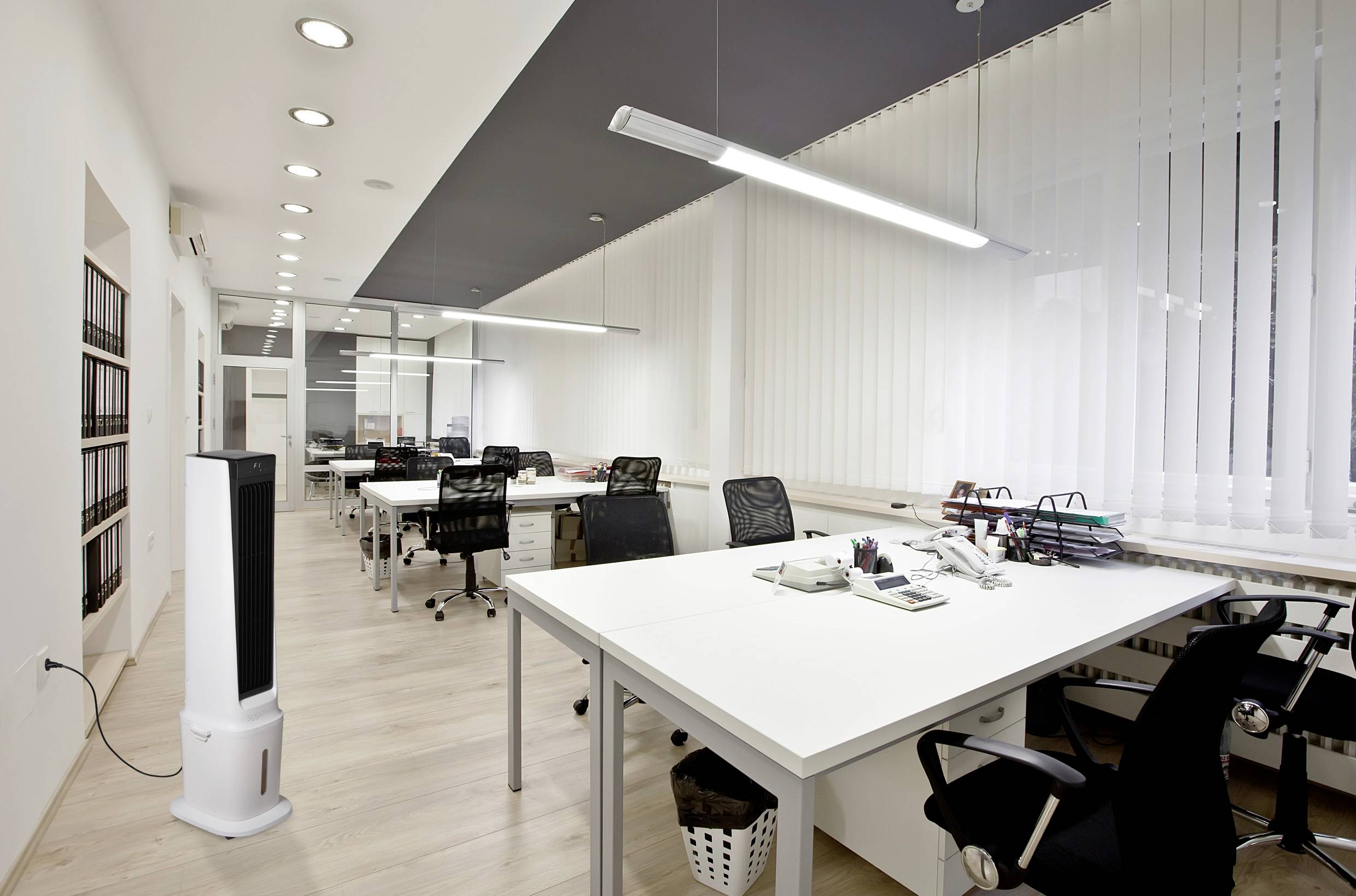 Sygonix Luftkühler 90W (L x B x H) 300 x 325 x 1130mm Weiß mit Fernbedienung, Oszillierend, LED-Display, Timer