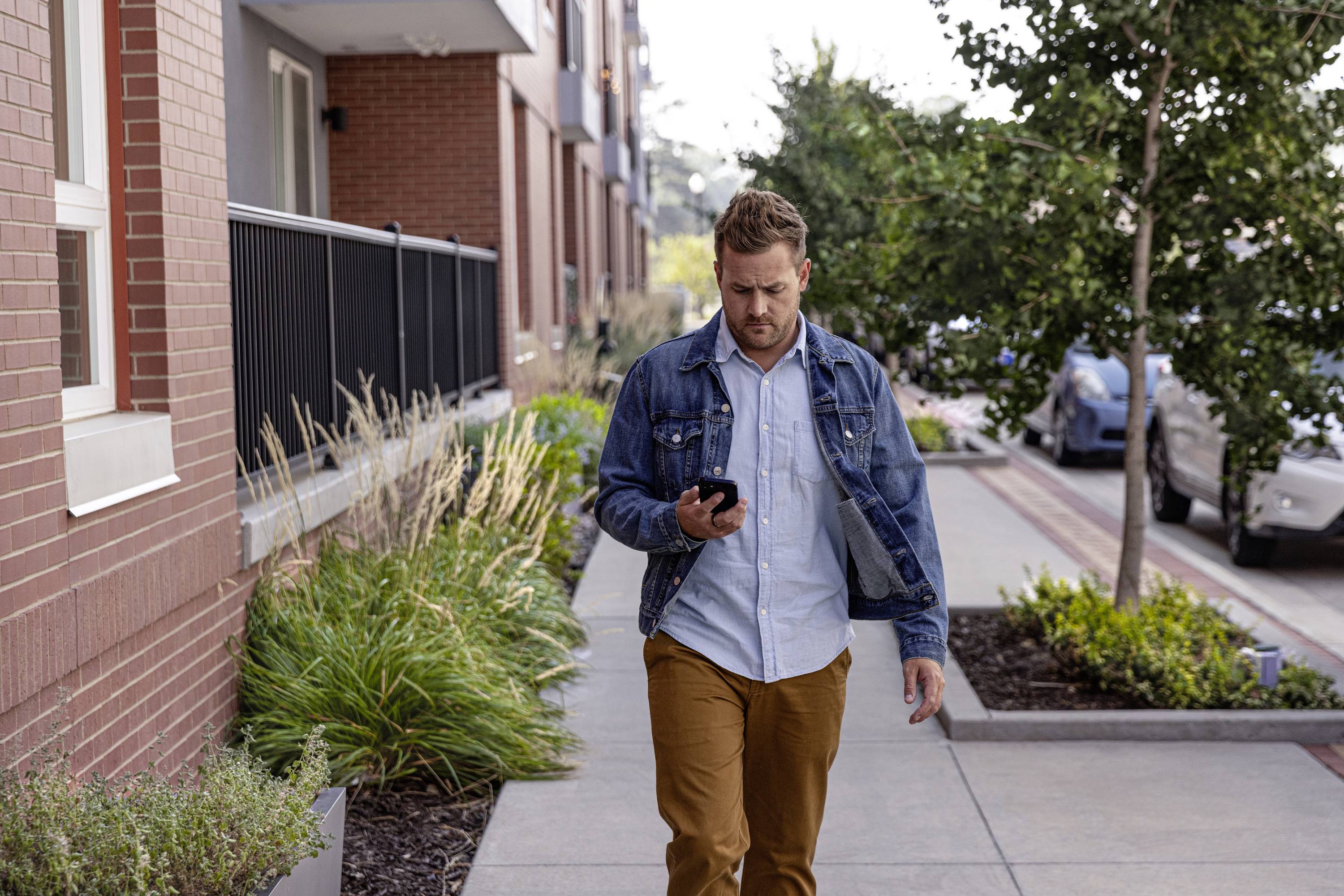 Garmin X210 Dashcam mit GPS Akku, Auffahrwarner, Display, Fahrspurassistent, G-Sensor, GPS mit Radarerkennung, Mikrofon, WLAN