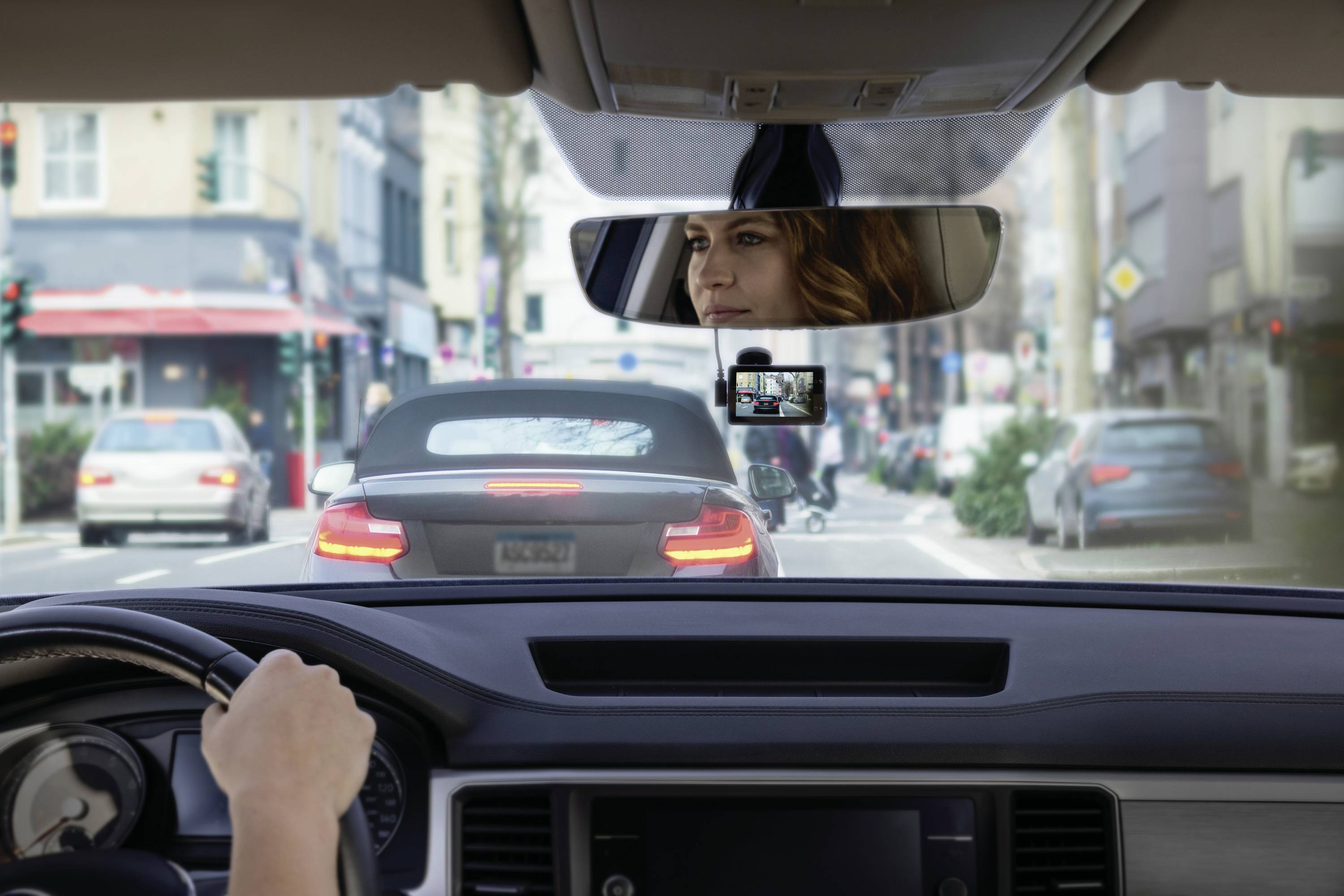 Garmin X310 Dashcam mit GPS Akku, Auffahrwarner, Display, Fahrspurassistent, G-Sensor, GPS mit Radarerkennung, Mikrofon, WLAN