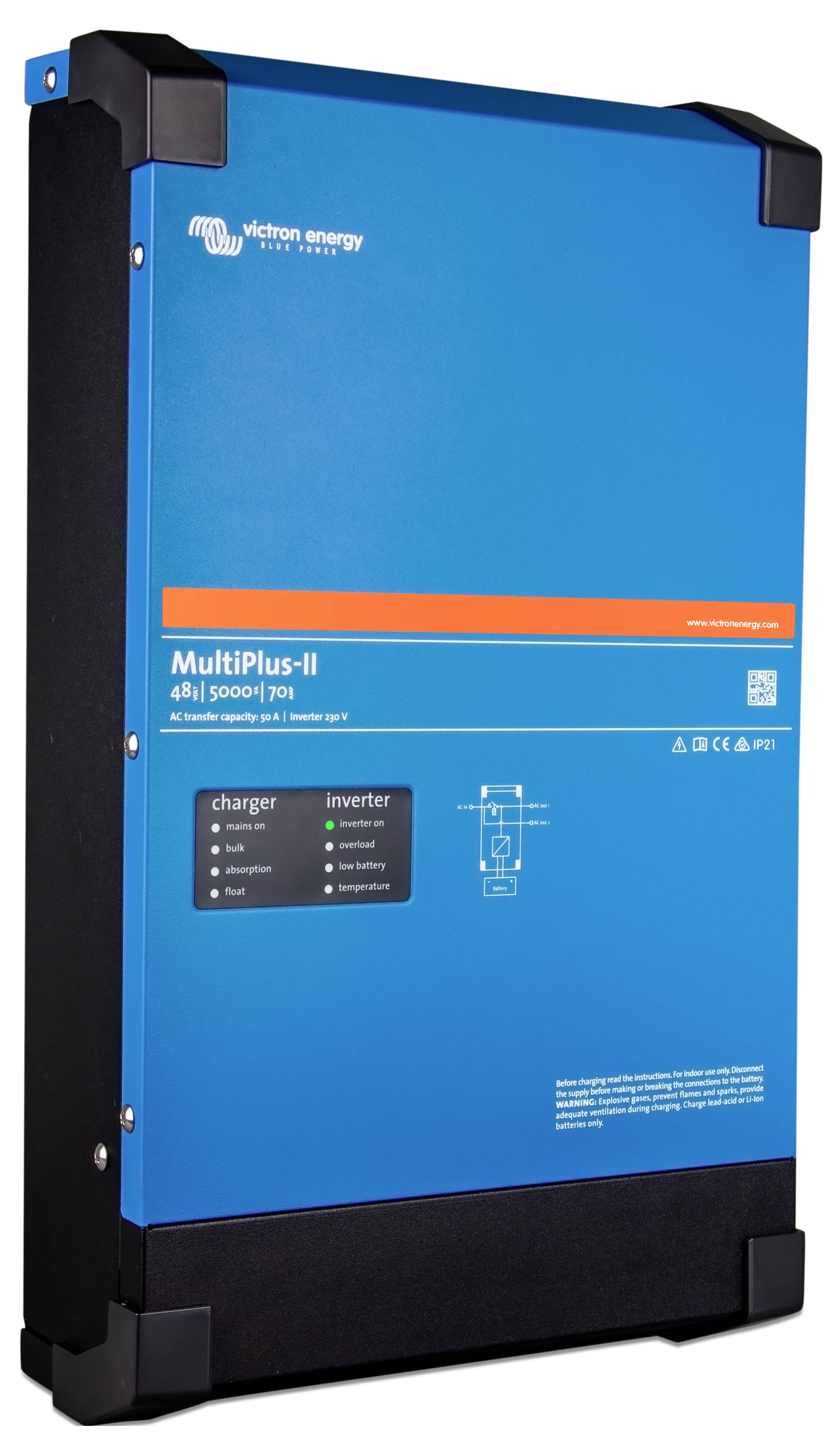 Ein blauer rechteckiger elektronischer Apparat mit der Bezeichnung 'MultiPlus-II' von Victron Energy, der Ladegerät- und Wechselrichterfunktionen besitzt und an der Wand montiert ist.