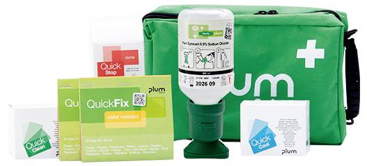 Erste-Hilfe-Set mit grüner Tasche, die 'QuickFix', Verbandsmaterial und eine Augenspülflasche enthält. Die Gegenstände sind für einen schnellen Zugriff übersichtlich angeordnet.