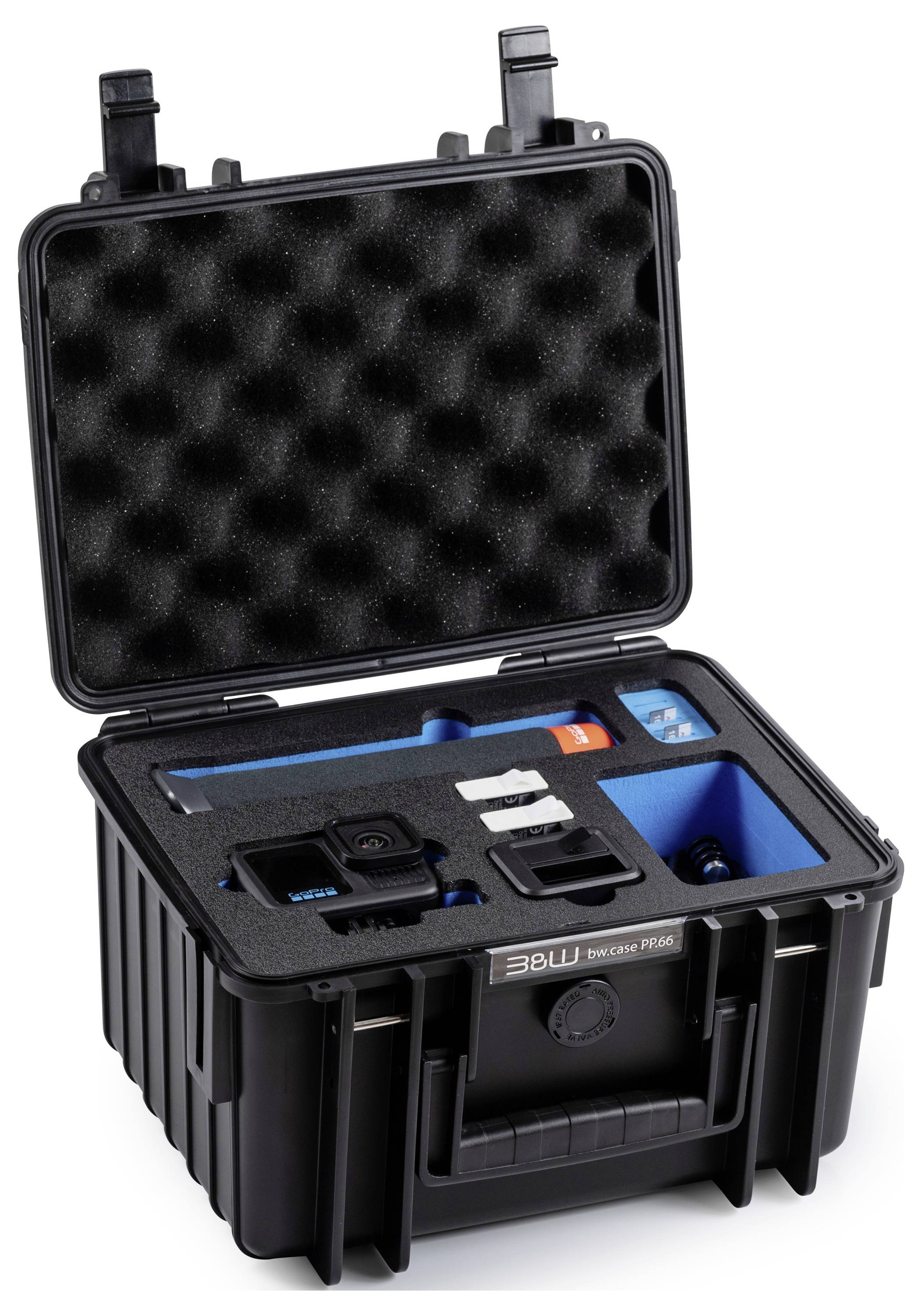 Ein schwarzer Hartschalenkoffer mit Schaumstoffeinlagen beherbergt eine Kamera, Batterien und andere Zubehörteile und bietet eine übersichtliche Aufbewahrung.