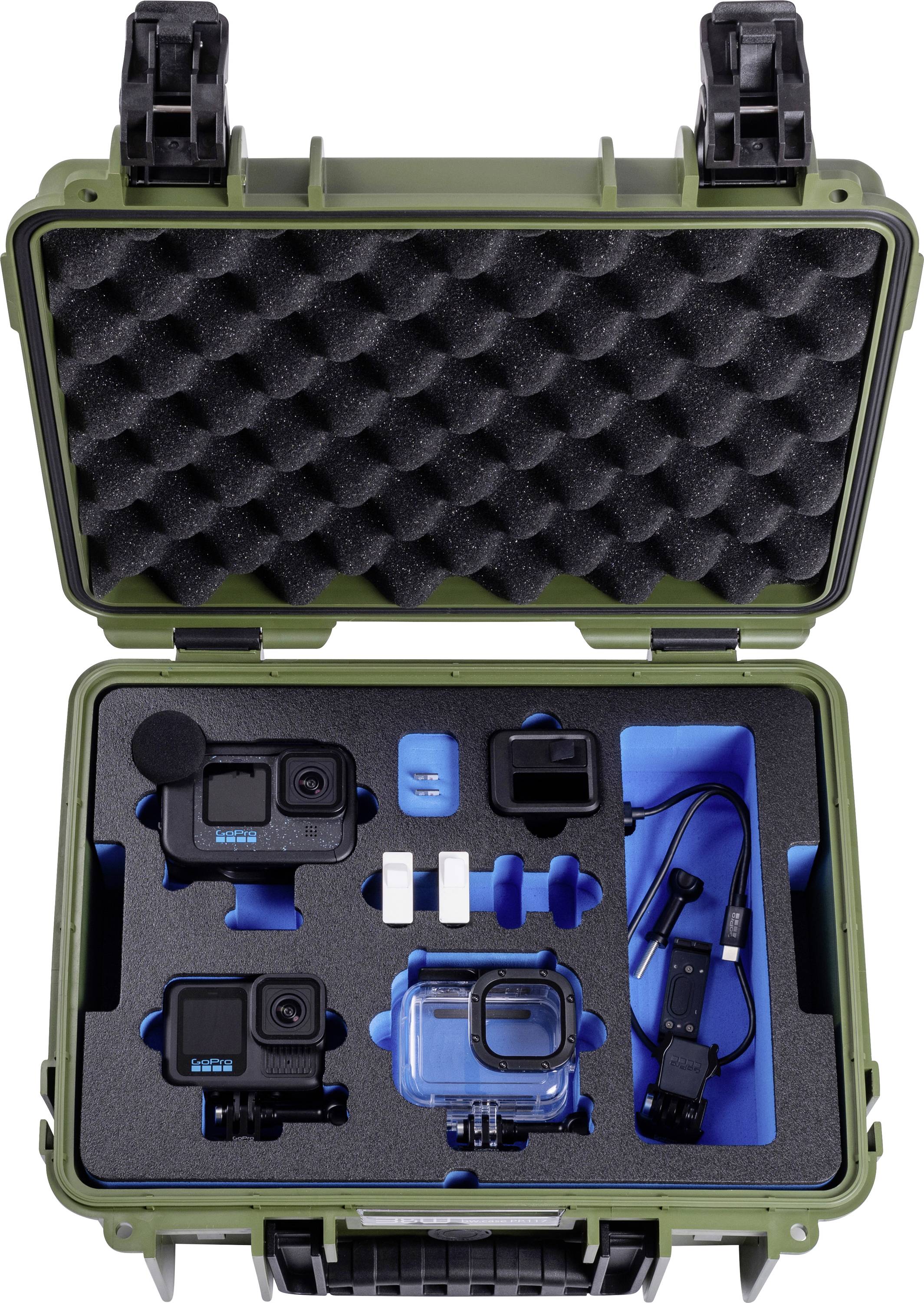 Grüne Schutzbox geöffnet, zeigt zwei Actionkameras, Batterien, ein Ladekabel und Zubehör, sauber in Schaumstoffeinlagen organisiert.
