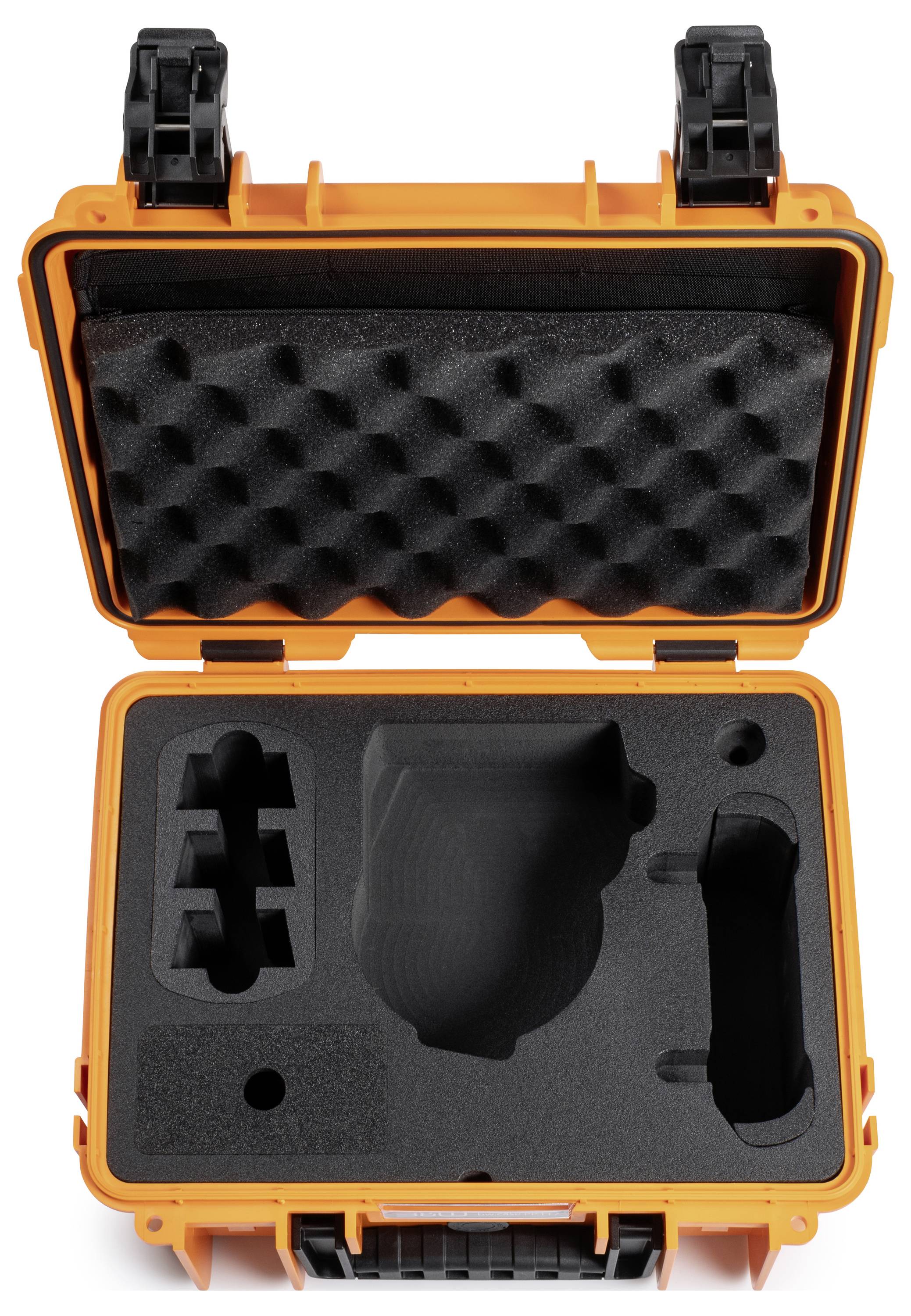 Ein offener orangefarbener Koffer mit maßgeschneiderter Schaumstoffpolsterung, der entwickelt wurde, um spezifische Ausrüstung sicher zu halten, mit Ausschnitten und einer strukturierten Innenauskleidung.