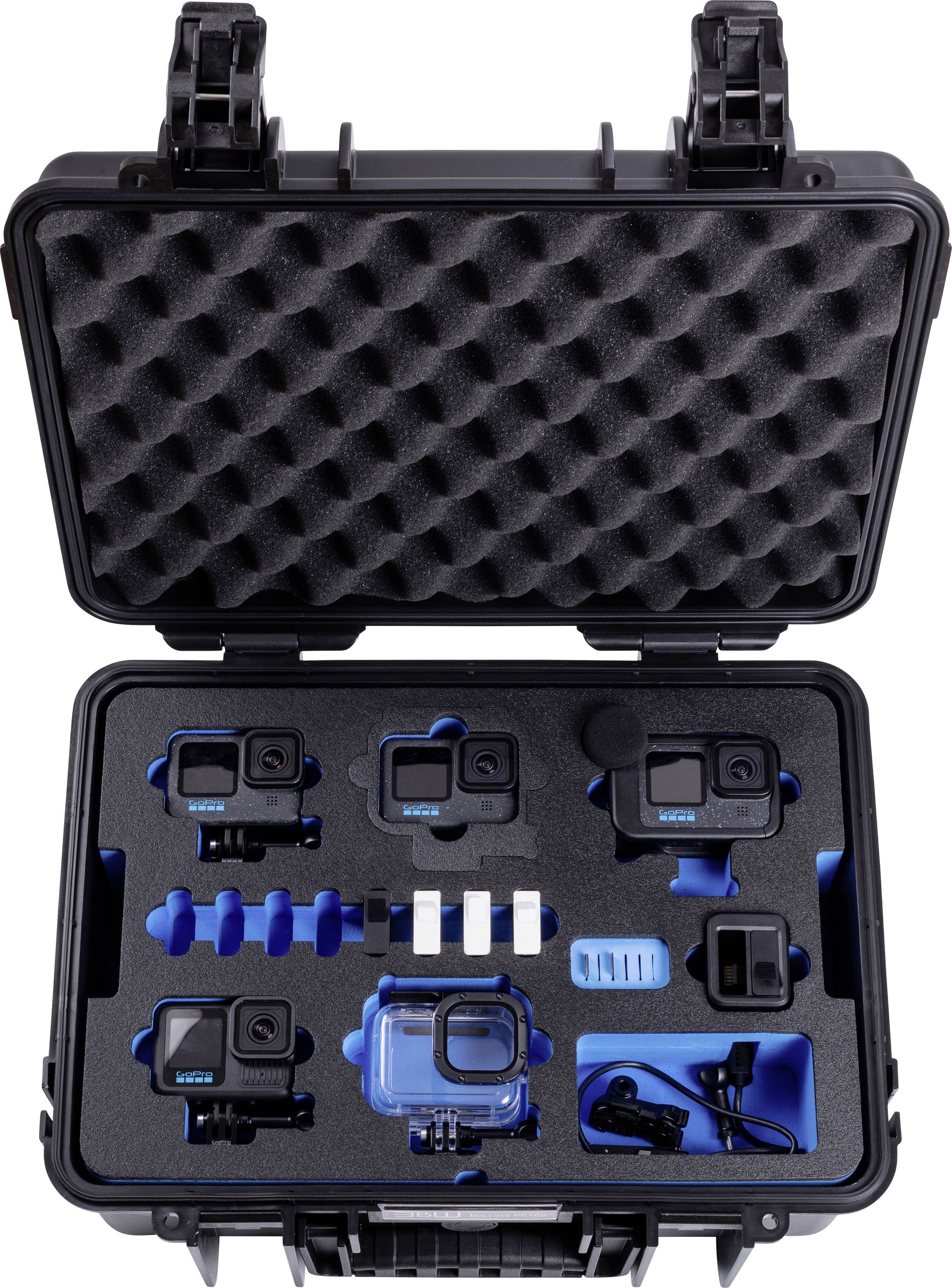 Schwarze Schutzbox mit Schaumstoffeinlage, die sechs Actionkameras, Speicherkarten, Halterungen und Zubehör enthält, ordentlich und übersichtlich angeordnet.