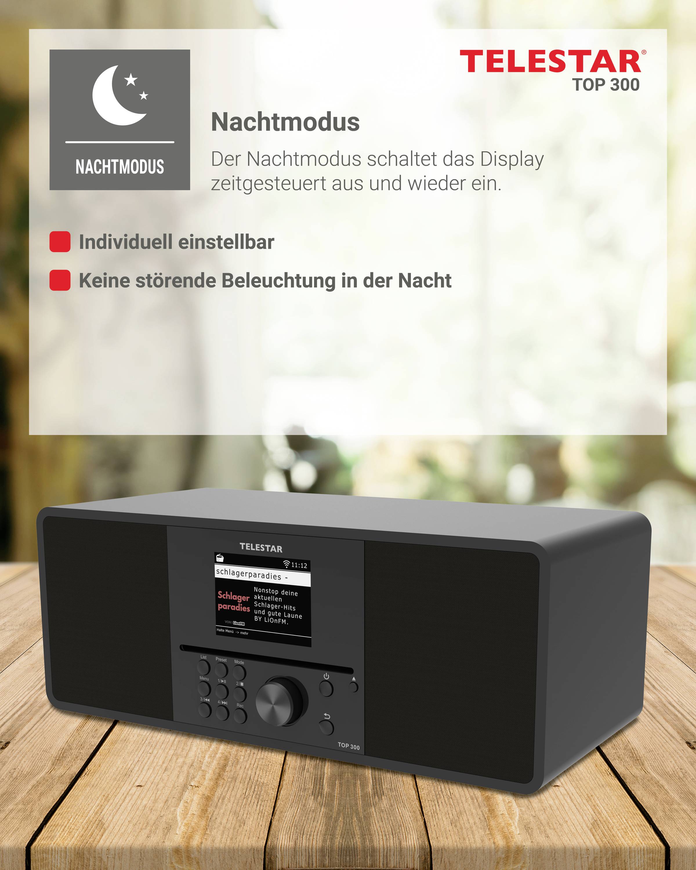 'Nachtmodus' Prospekt über ein Radio auf einem Holztisch. Beschreibt Funktionen: individuell einstellbar, keine Beleuchtung in der Nacht.