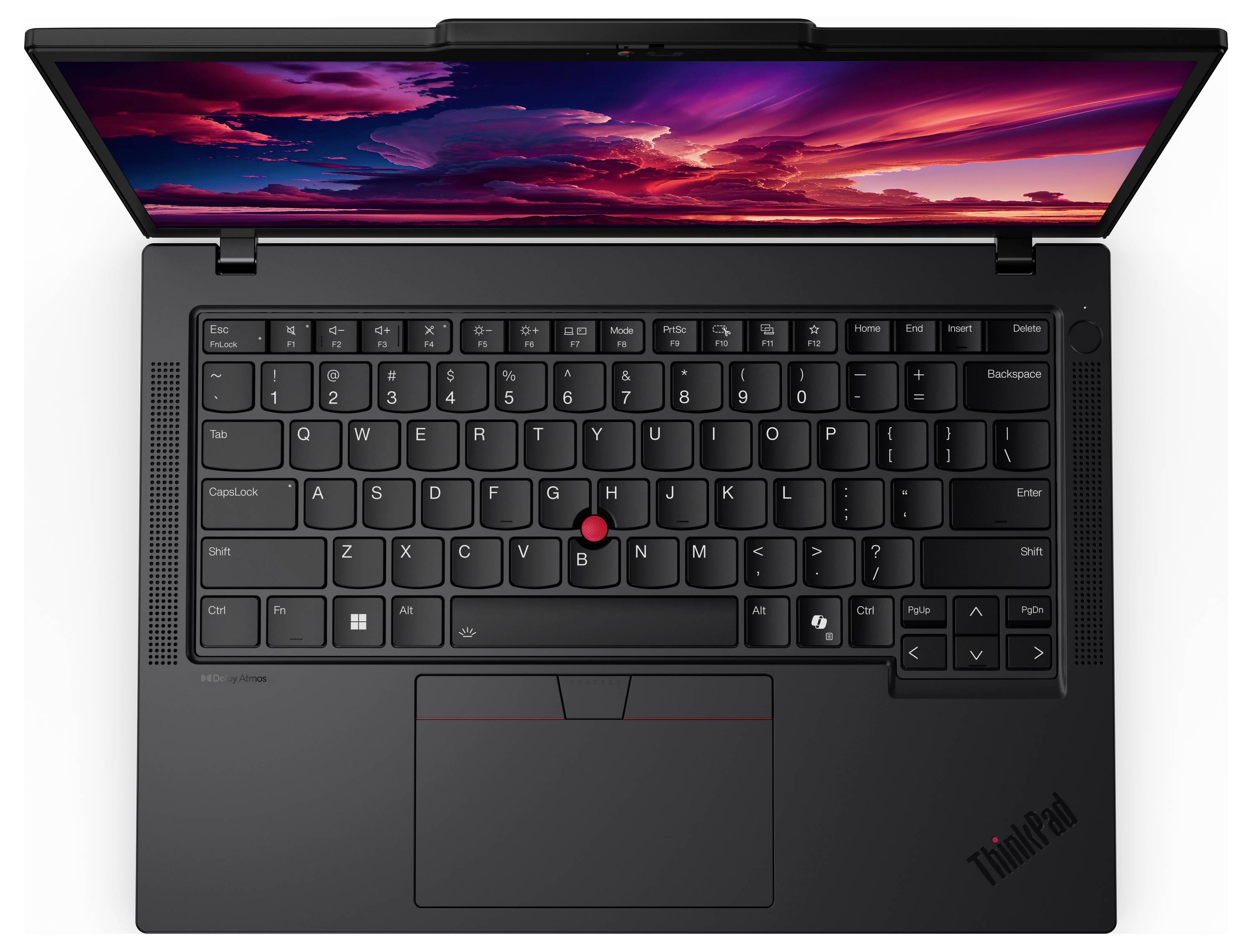 Ein schwarzer Laptop mit einem rot-lila Sonnenuntergang auf dem Bildschirm, ausgestattet mit einer vollständigen QWERTY-Tastatur und einem roten TrackPoint in der Mitte.