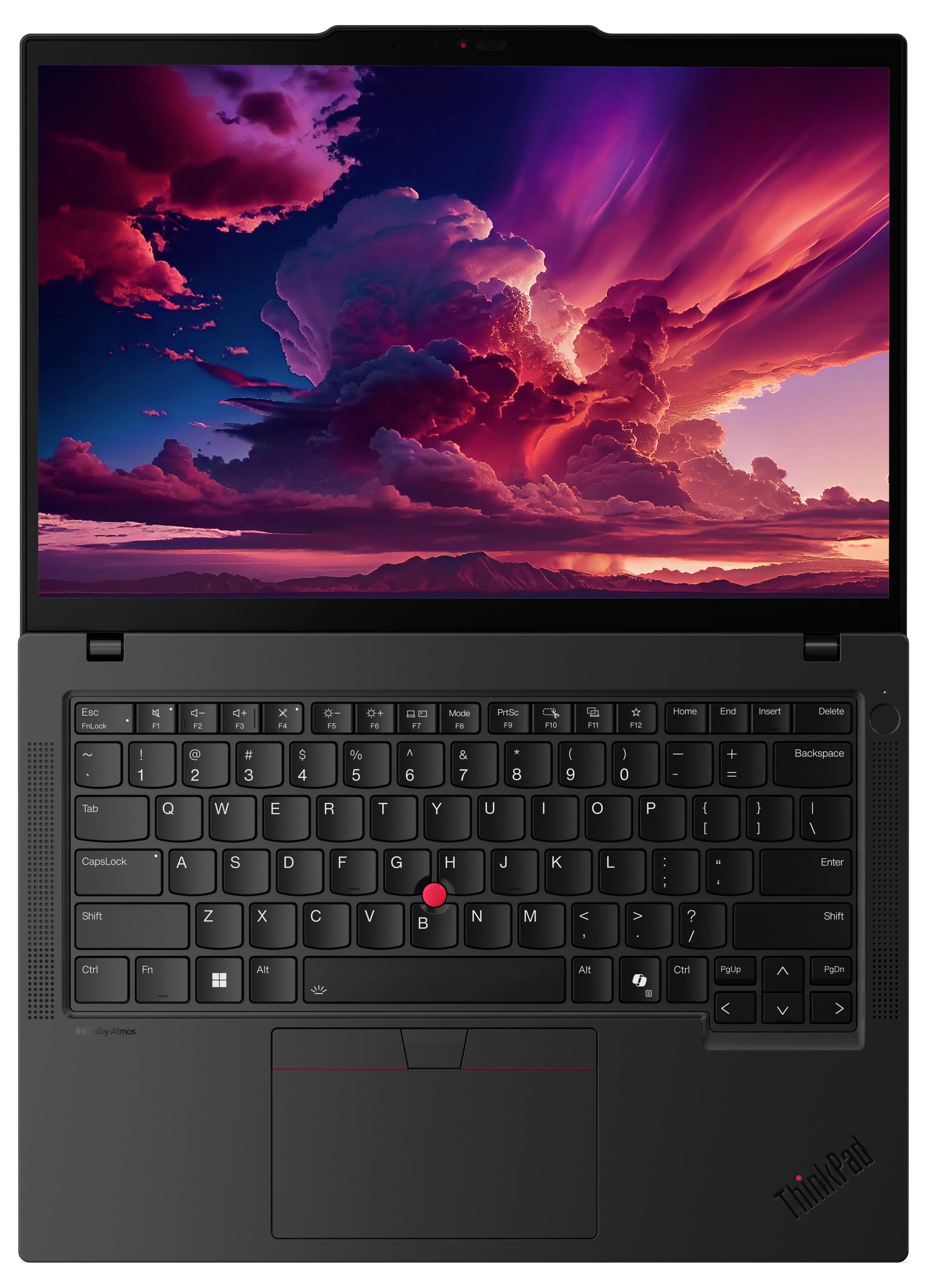 Ein Laptop ist geöffnet und zeigt ein lebhaftes Bild eines dramatischen Sonnenuntergangs mit dunklen Wolken und orange-roten Farbtönen. Die Tastatur und das Trackpad sind sichtbar.