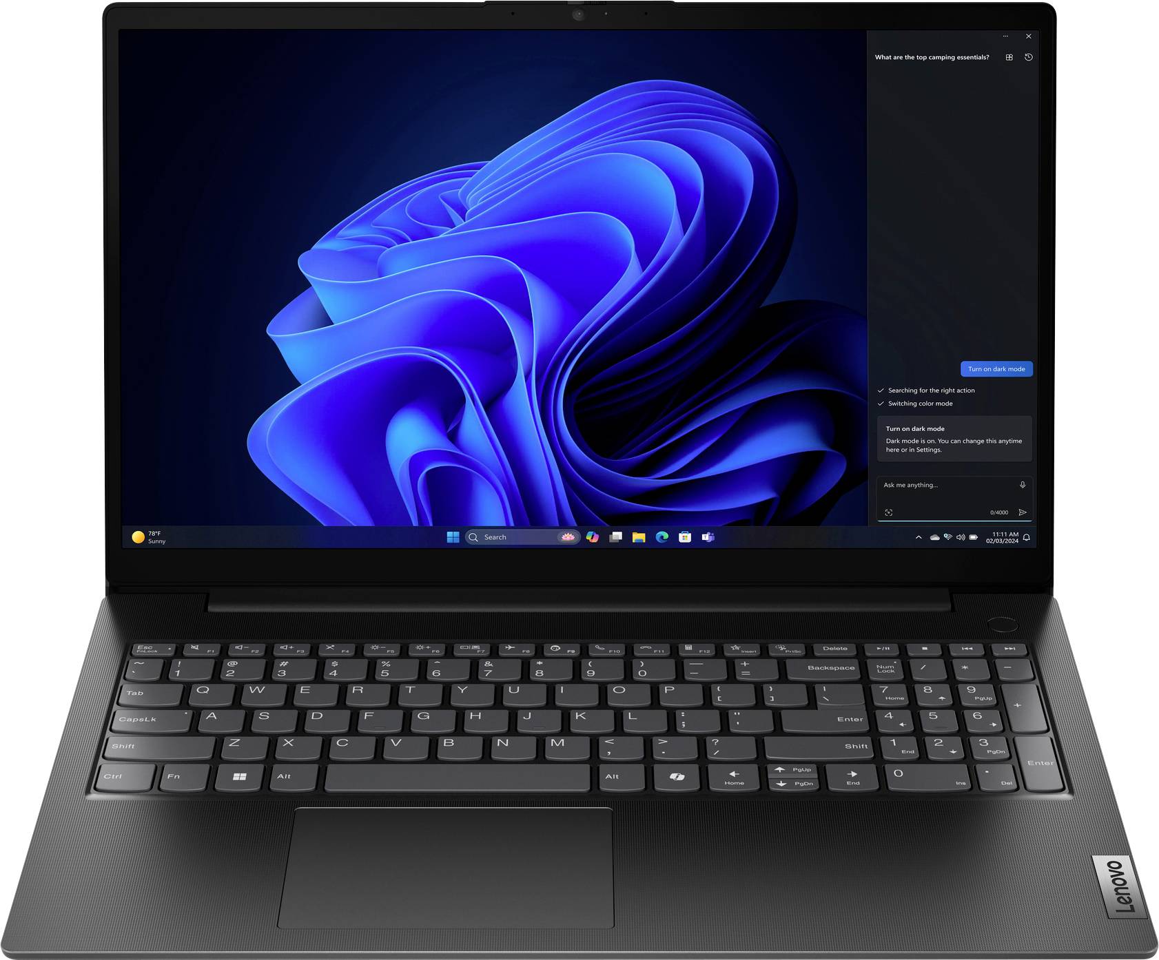 Ein Laptop, der einen Windows 11 Desktop-Bildschirm mit sichtbarem Startmenü zeigt, mit einem blauen wirbelnden abstrakten Muster als Hintergrundsbild.