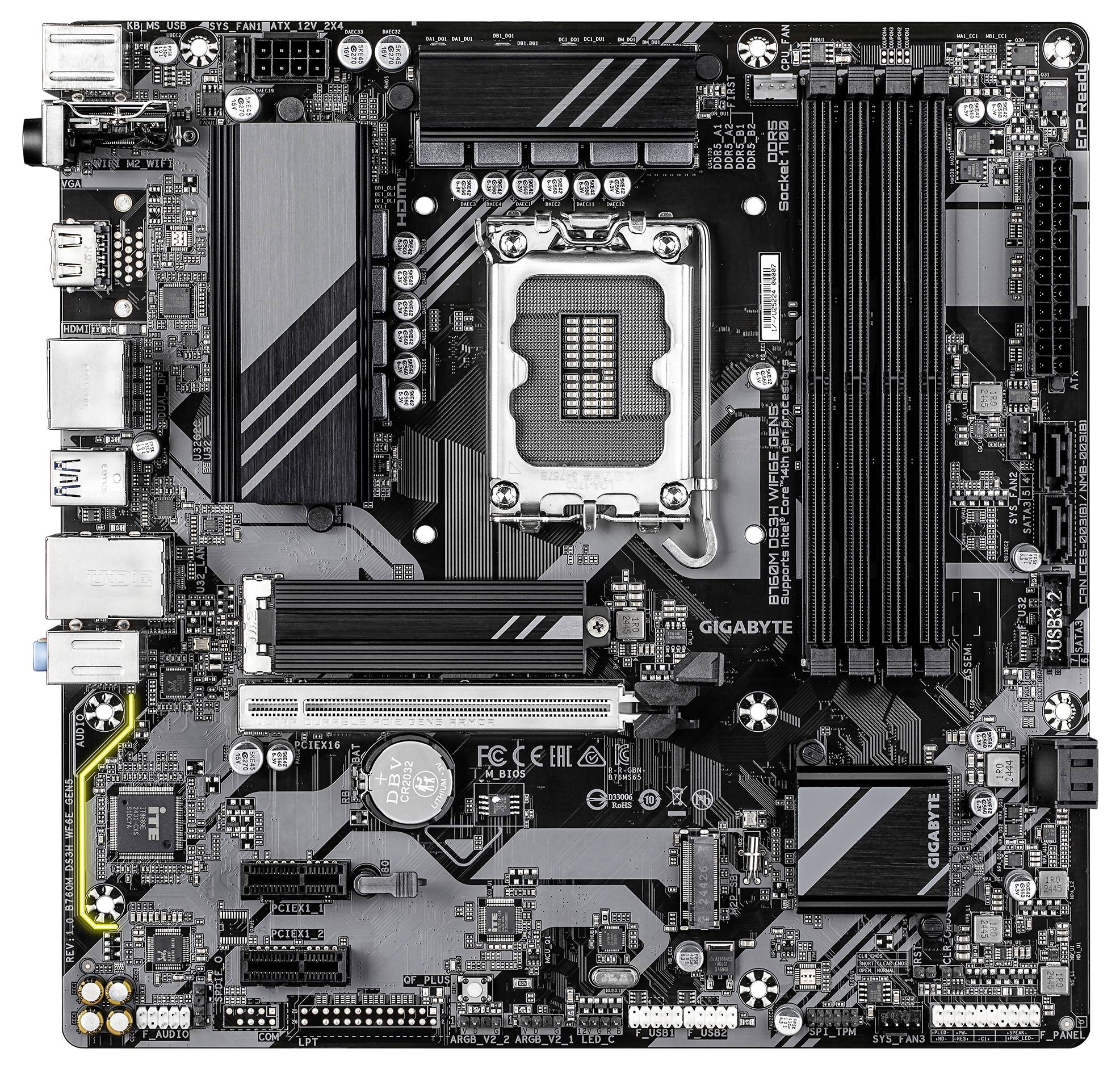 Eine Gigabyte-Motherboard mit verschiedenen Steckplätzen und Anschlüssen, einschließlich RAM-Steckplätzen, eines CPU-Sockels und mehrerer Anschlüsse für Konnektivität.