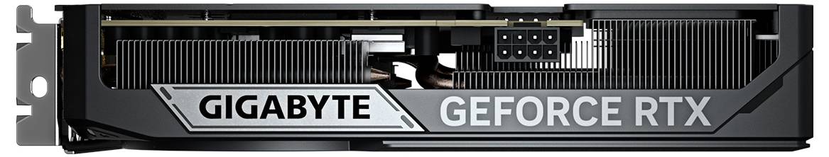 Eine schwarze GIGABYTE GeForce RTX Grafikkarte mit sichtbaren Kühlrippen und Anschlüssen, von der Seite betrachtet.