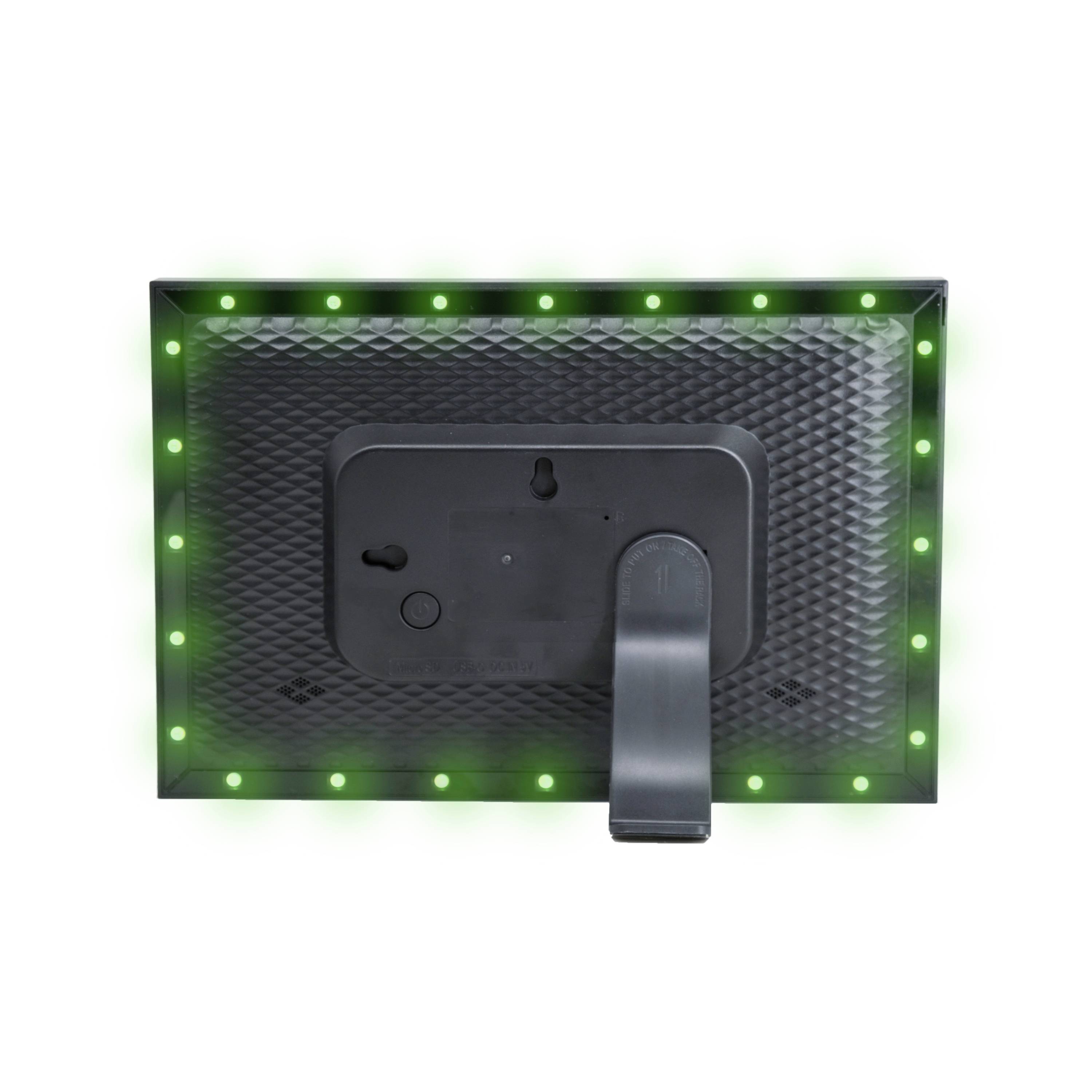 Das Bild zeigt die Rückseite eines digitalen Geräts mit rechteckigem Design und einem Ständer. Grüne LED-Lichter rahmen die Seiten ein und signalisieren, dass das Gerät eingeschaltet ist.