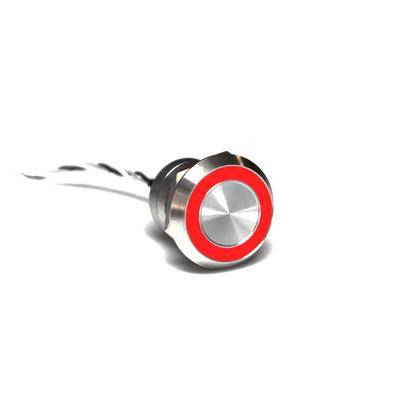 Ein silberner Drucktaster mit einem roten LED-Ring und einem schwarzen Gehäuserückseite, verbunden mit einem Kabel.