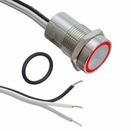 Ein Metall-Drucktastenschalter mit rotem LED-Ring, ausgestattet mit zwei Anschlussleitungen und versehen mit einem schwarzen Gummi-O-Ring.
